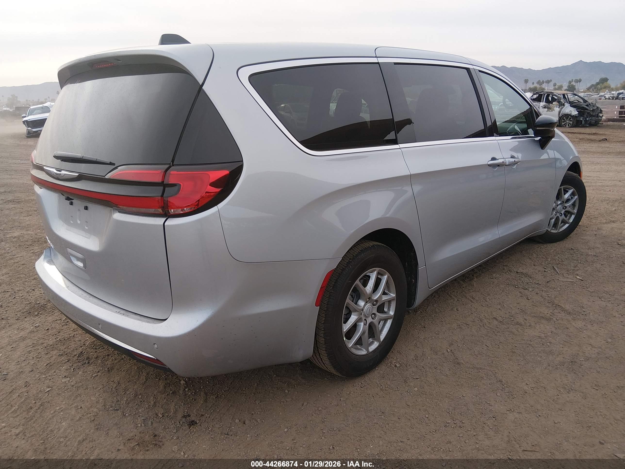 CHRYSLER PACIFICA image 4
