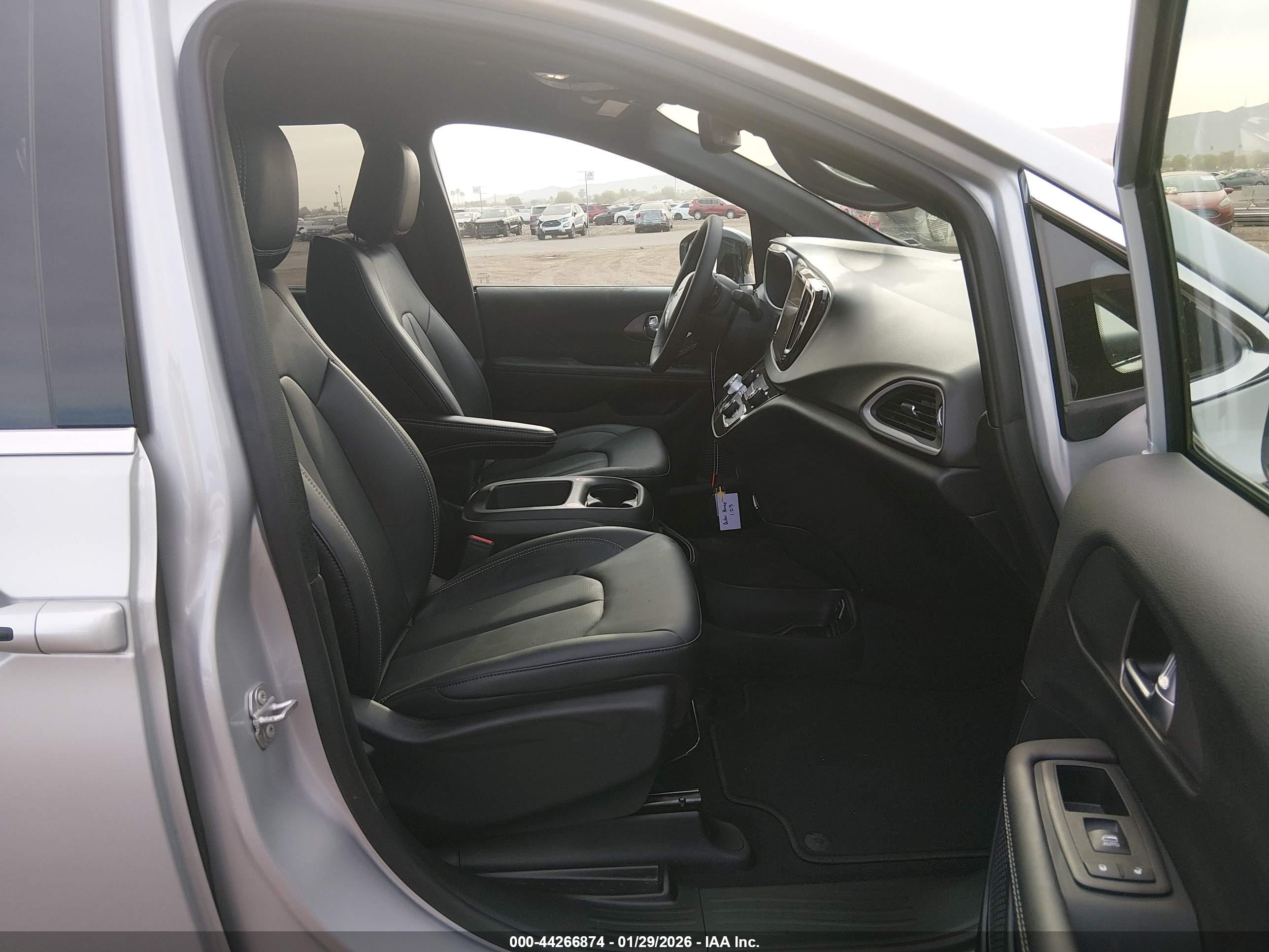 CHRYSLER PACIFICA image 5