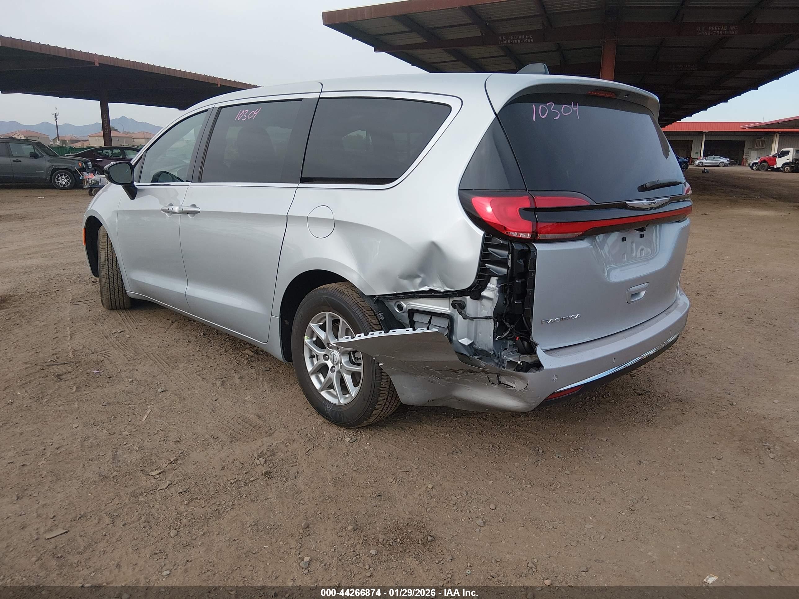 CHRYSLER PACIFICA image 6