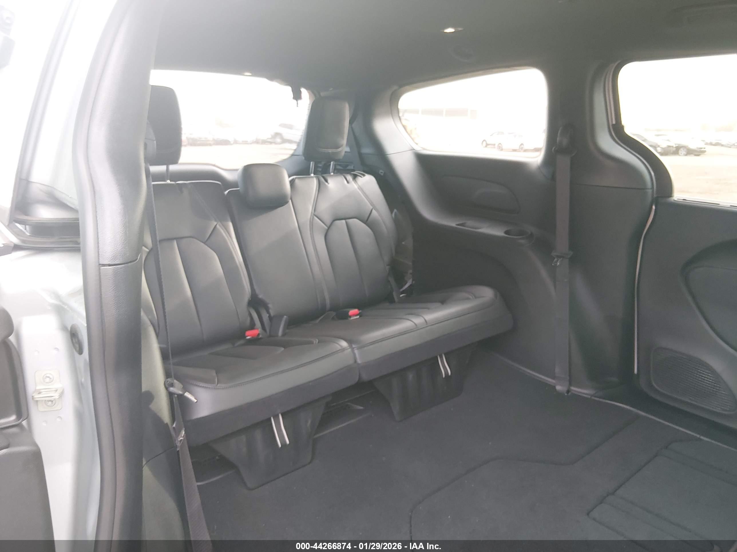 CHRYSLER PACIFICA image 8