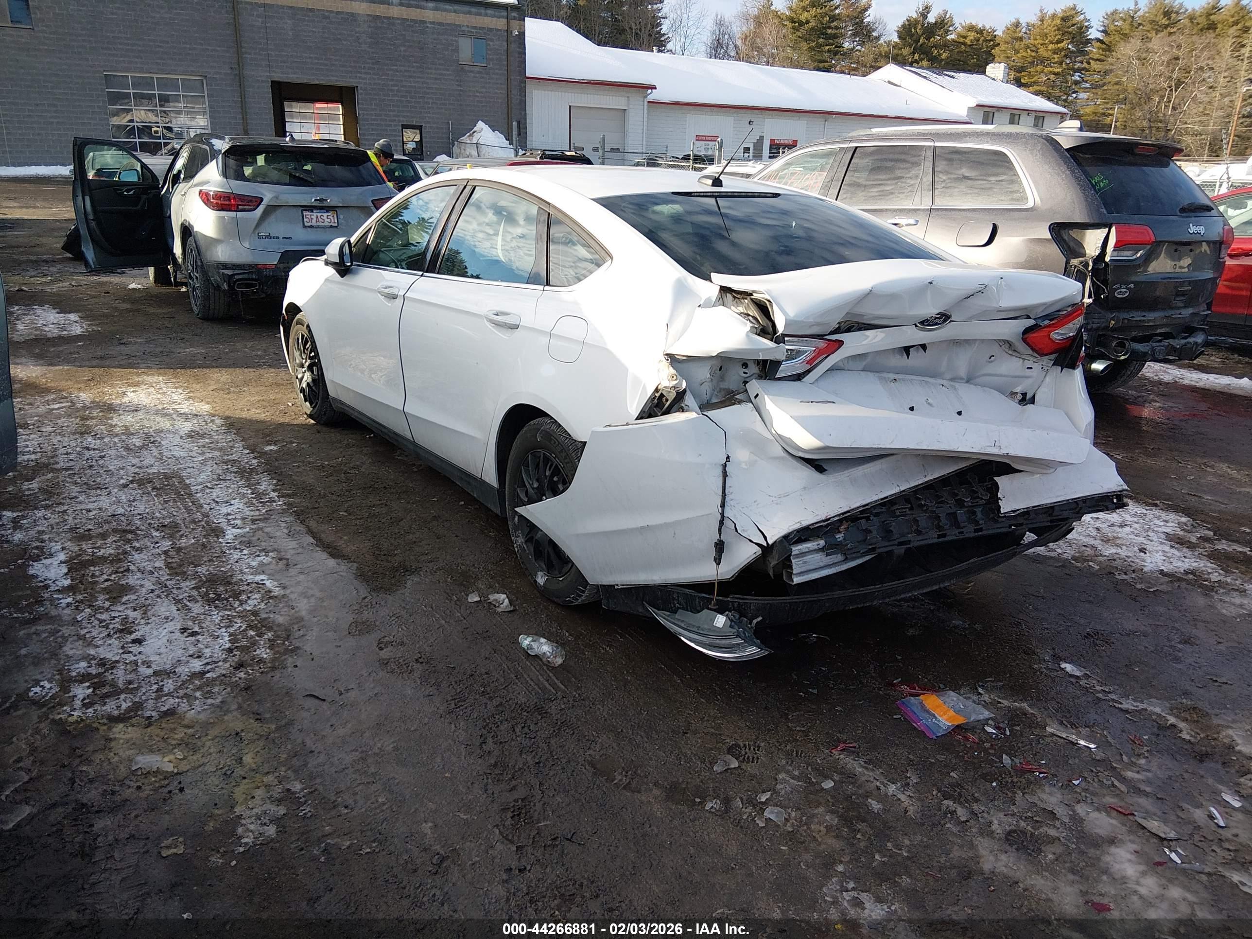 FORD FUSION image 3