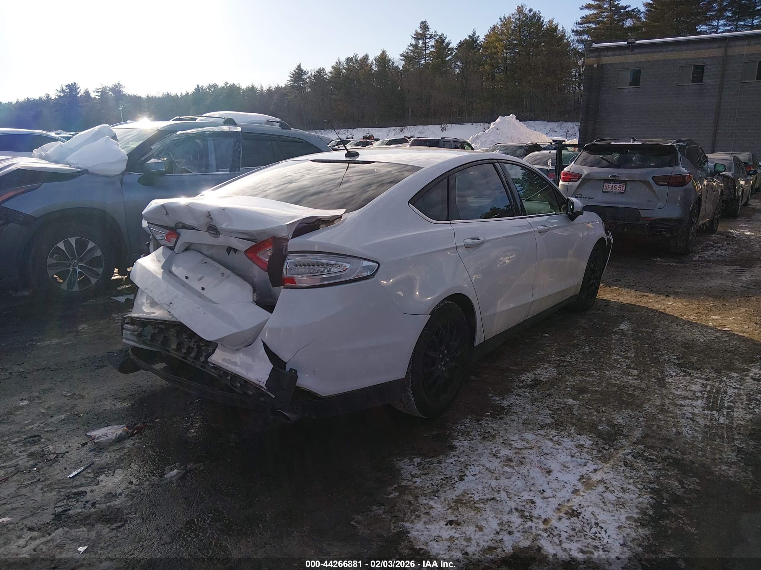 FORD FUSION image 4