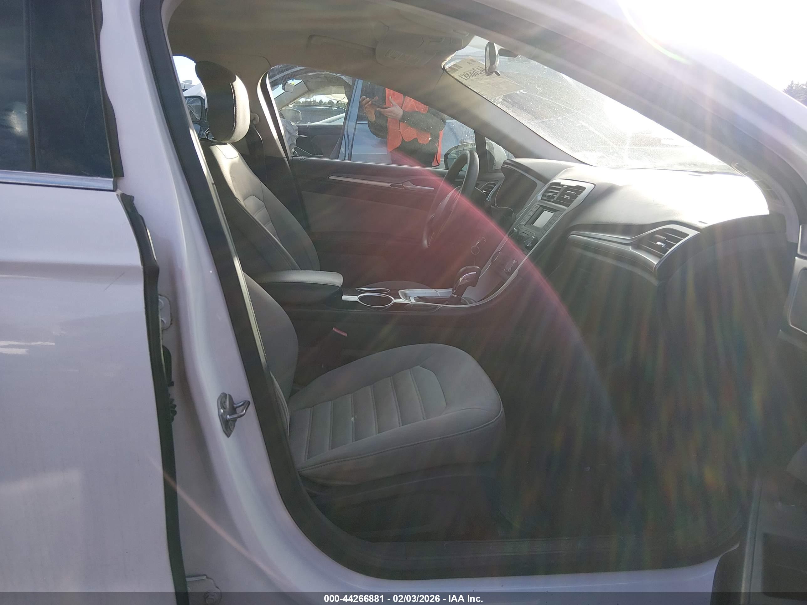 FORD FUSION image 5
