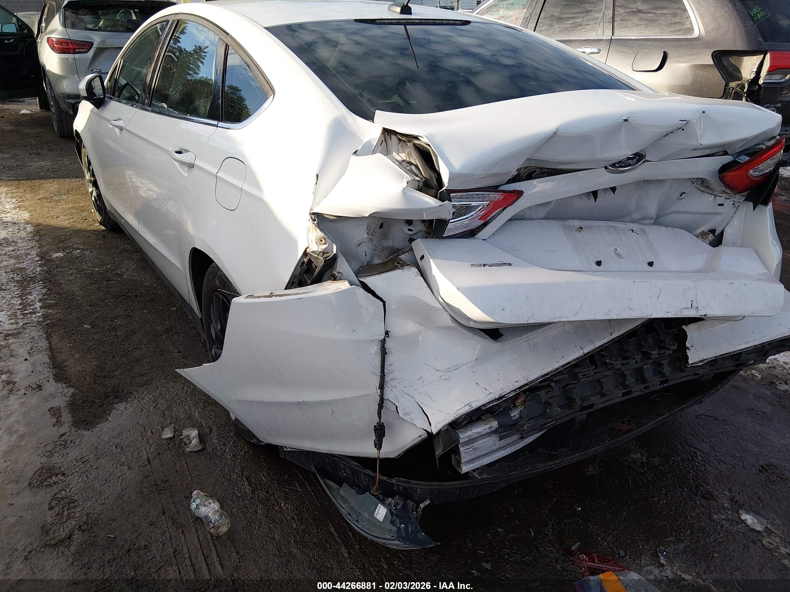 FORD FUSION image 6