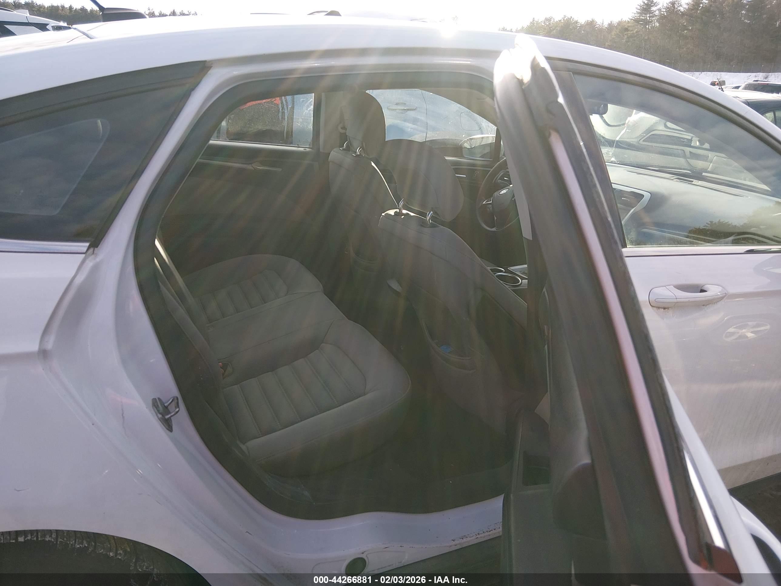 FORD FUSION image 8
