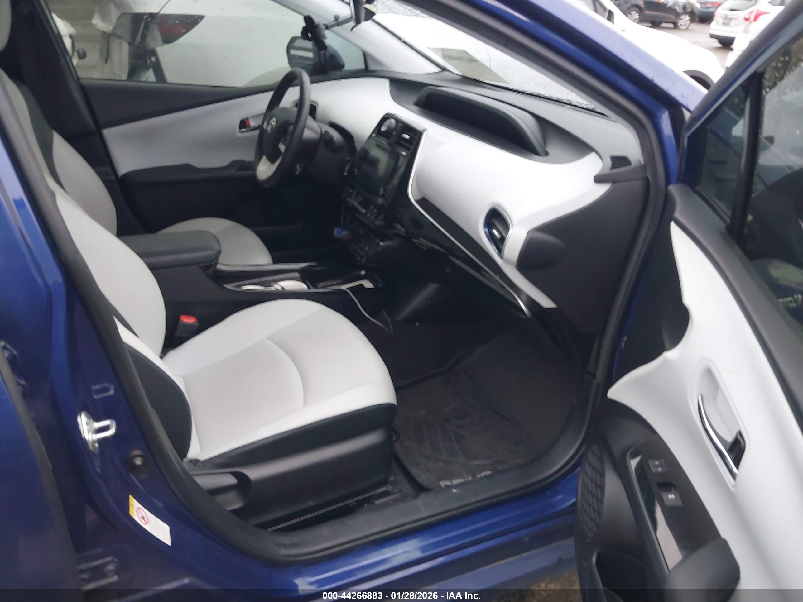 TOYOTA PRIUS image 5