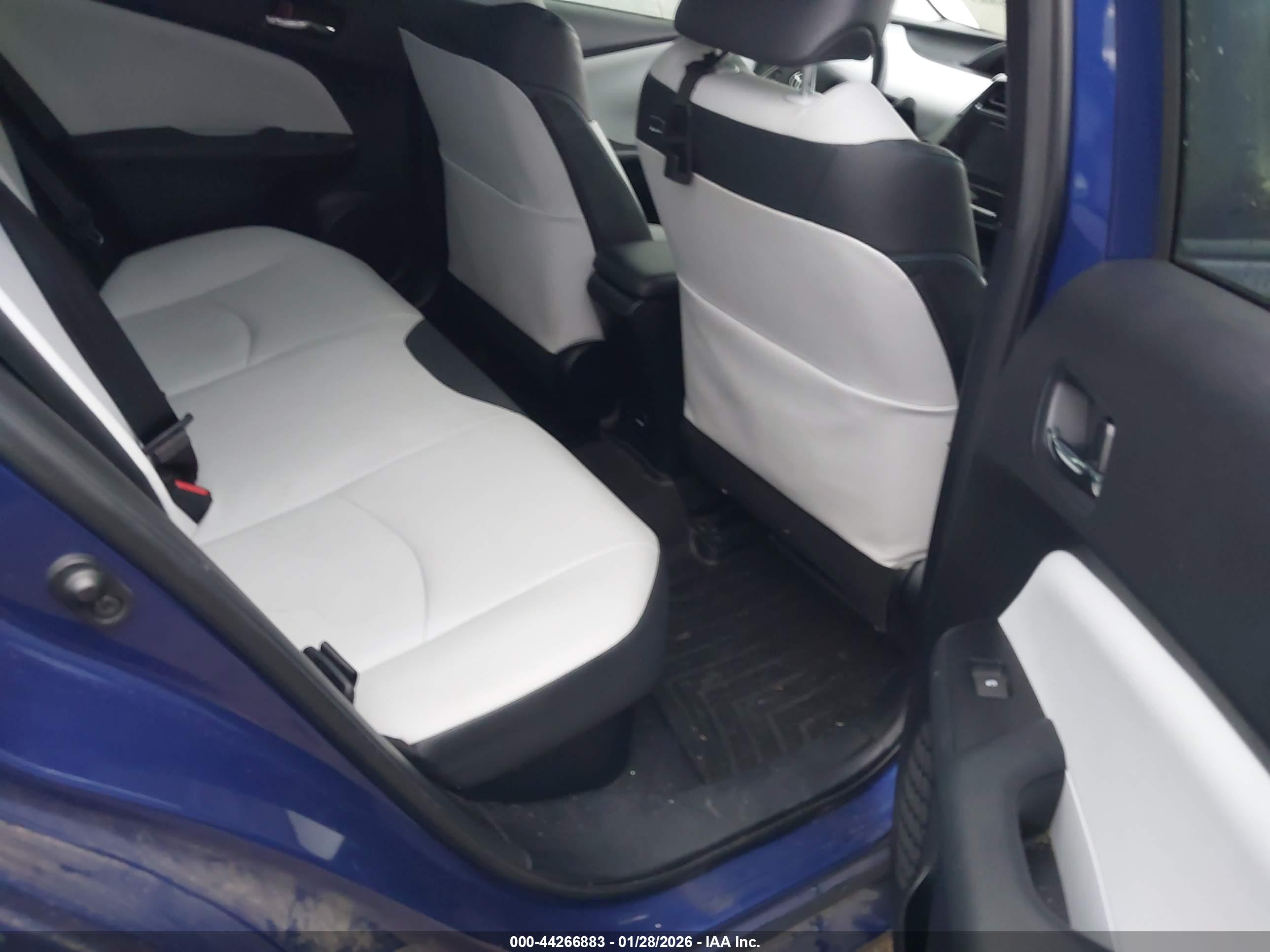 TOYOTA PRIUS image 8