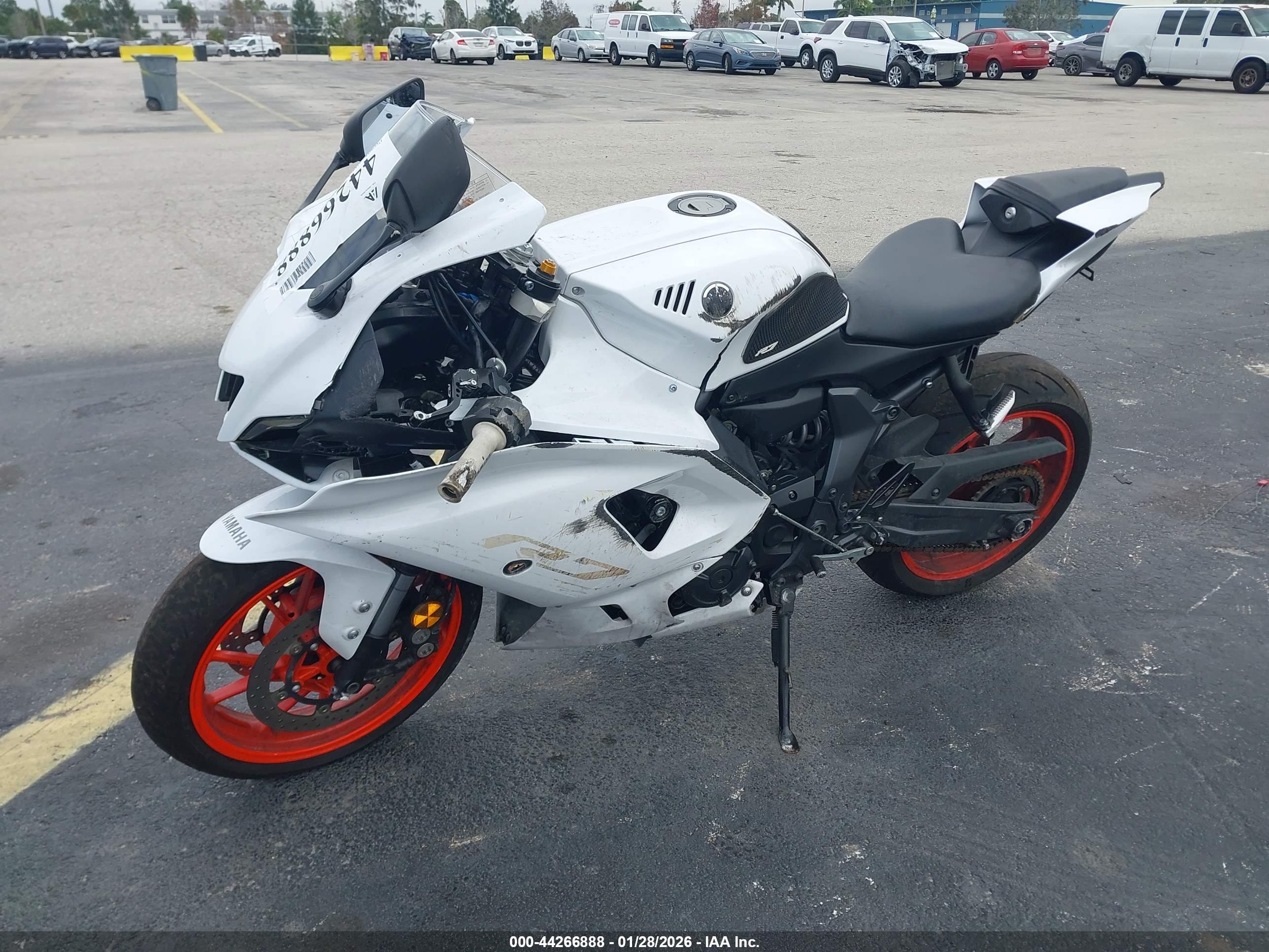 YAMAHA YZFR7 image 2