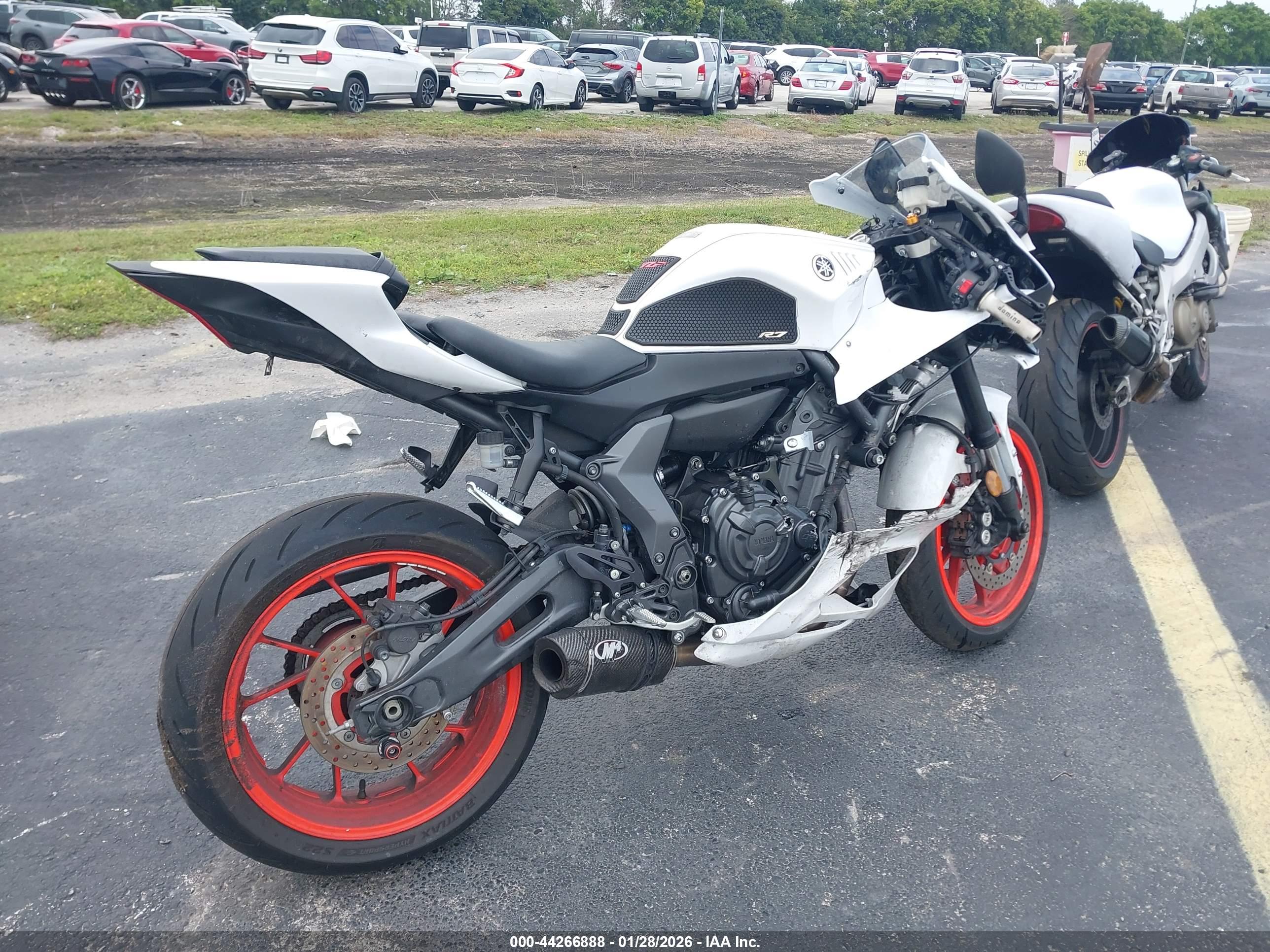 YAMAHA YZFR7 image 4
