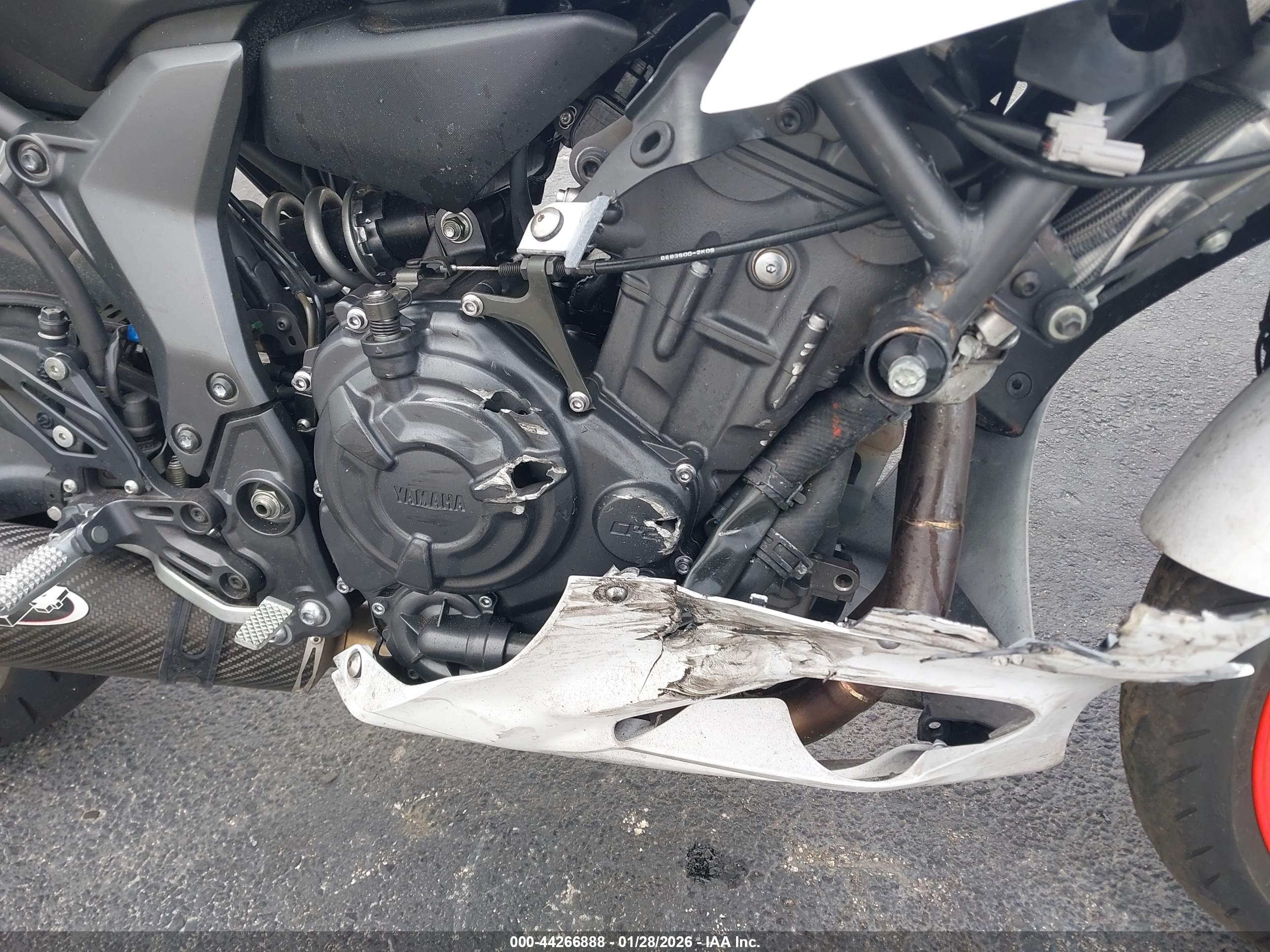 YAMAHA YZFR7 image 8