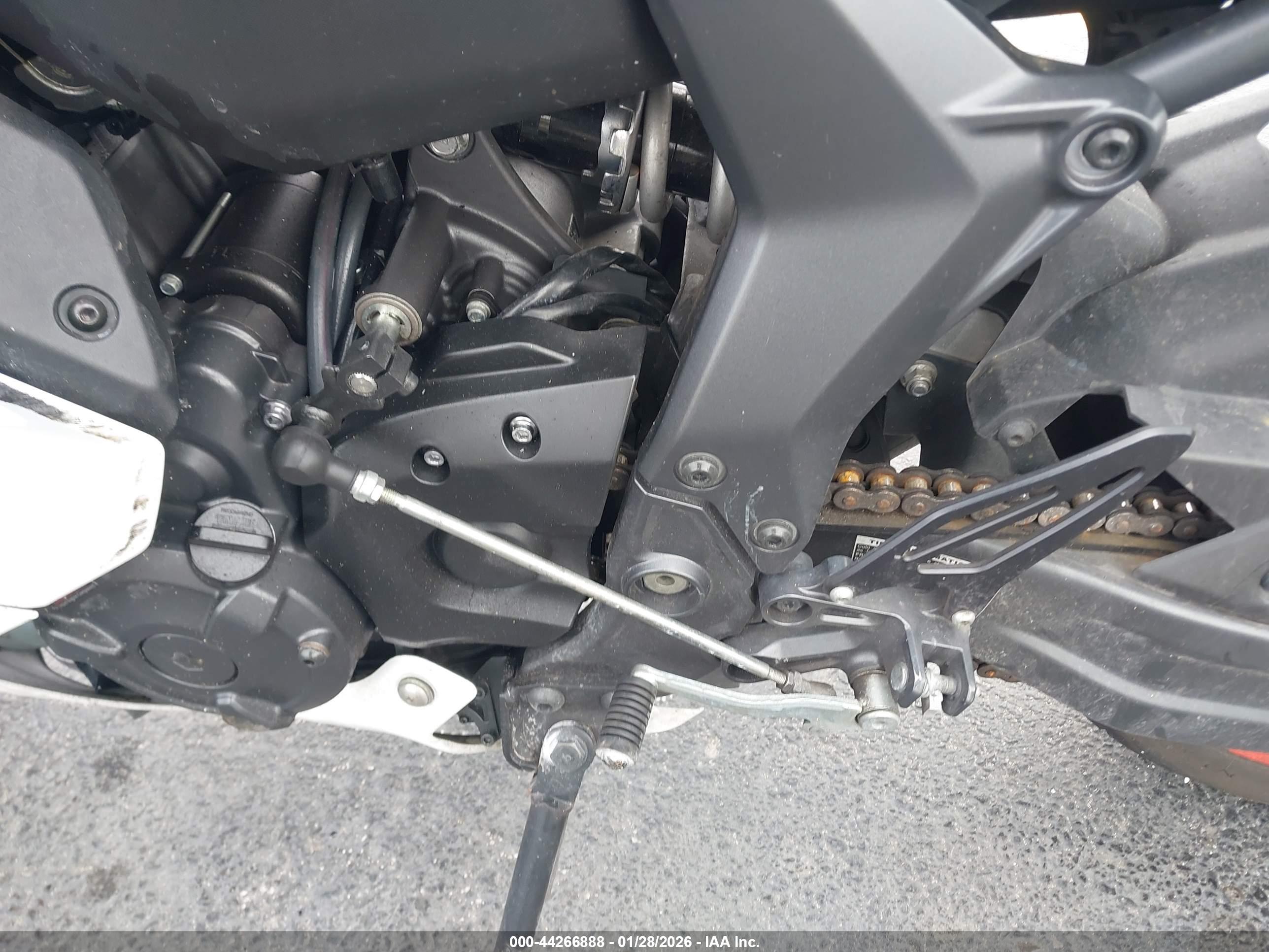 YAMAHA YZFR7 image 9