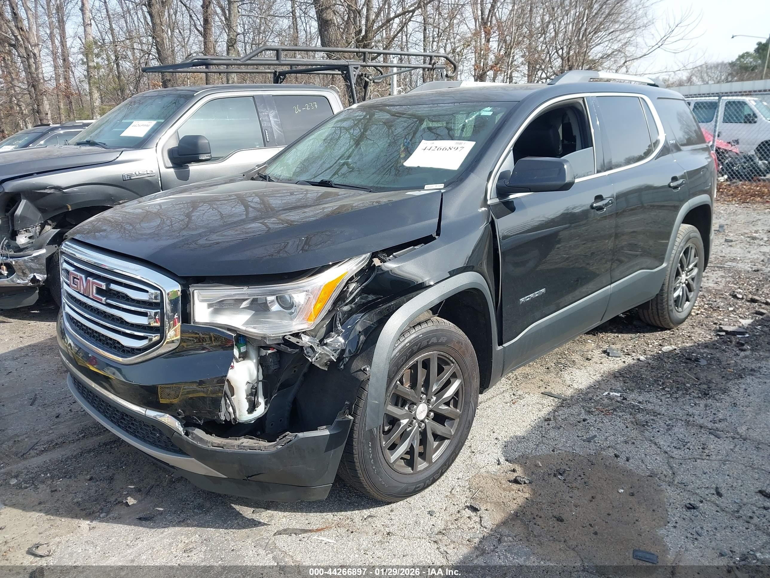 GMC ACADIA image 2