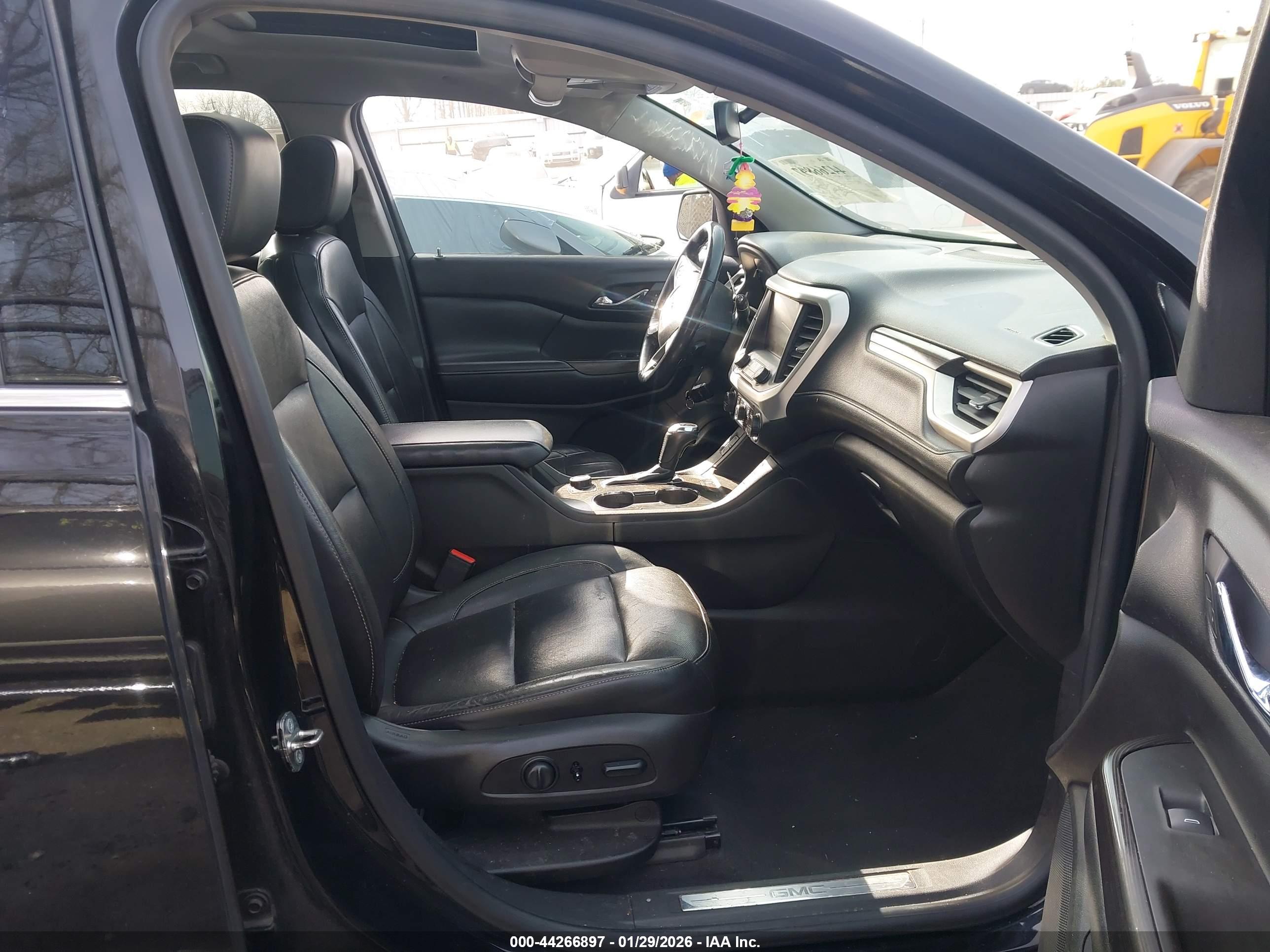 GMC ACADIA image 5