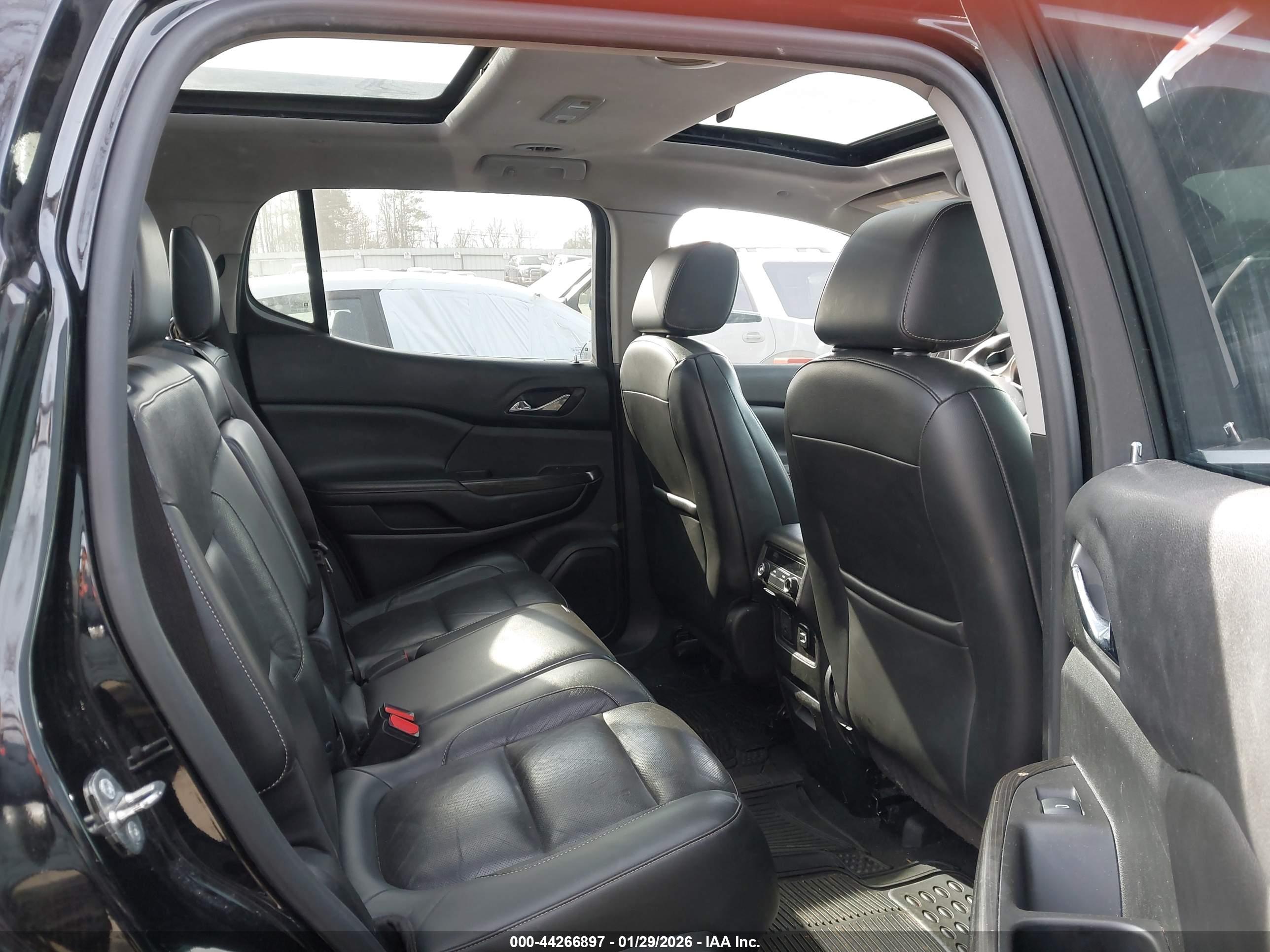GMC ACADIA image 8