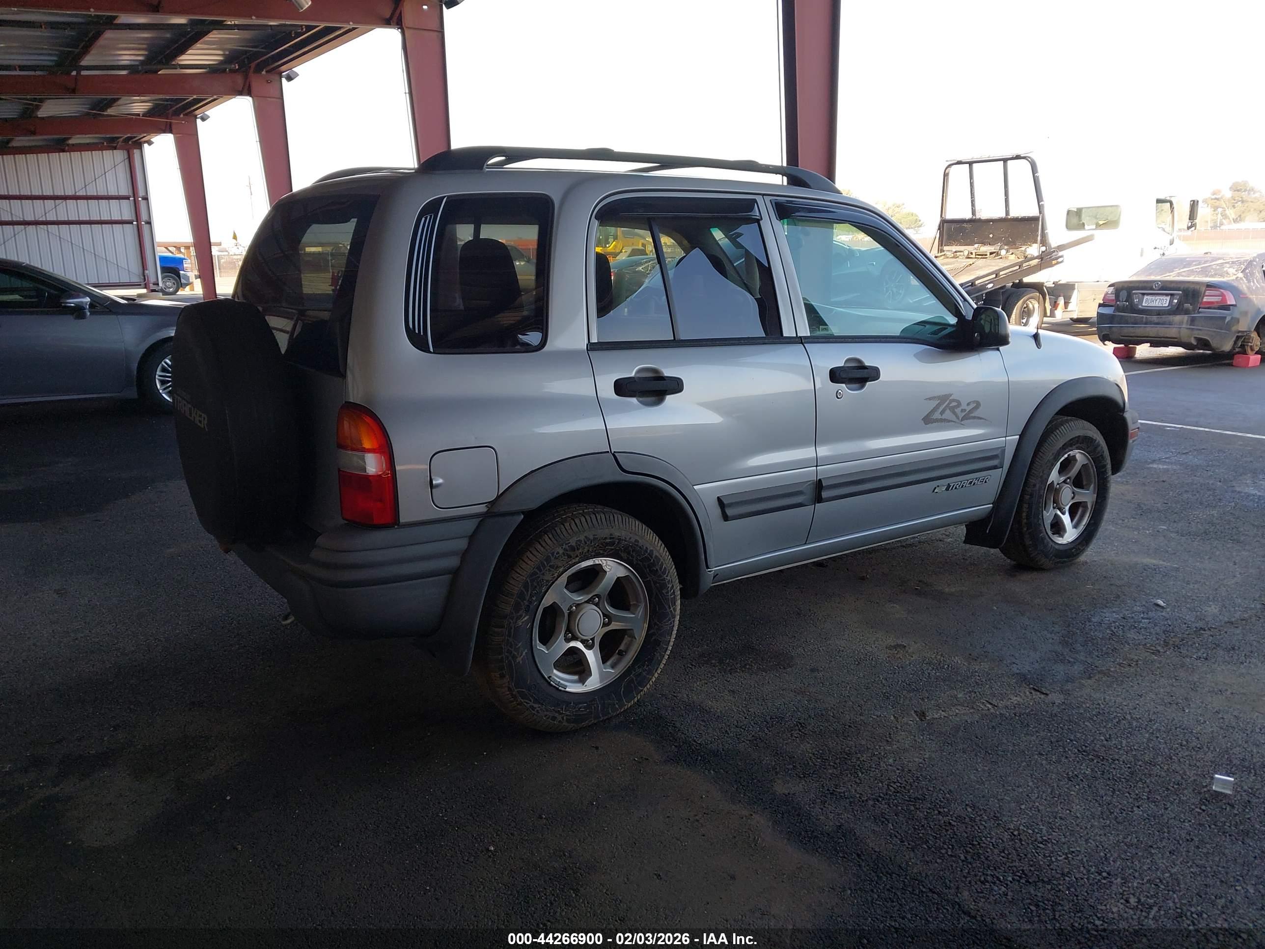 CHEVROLET TRACKER image 4