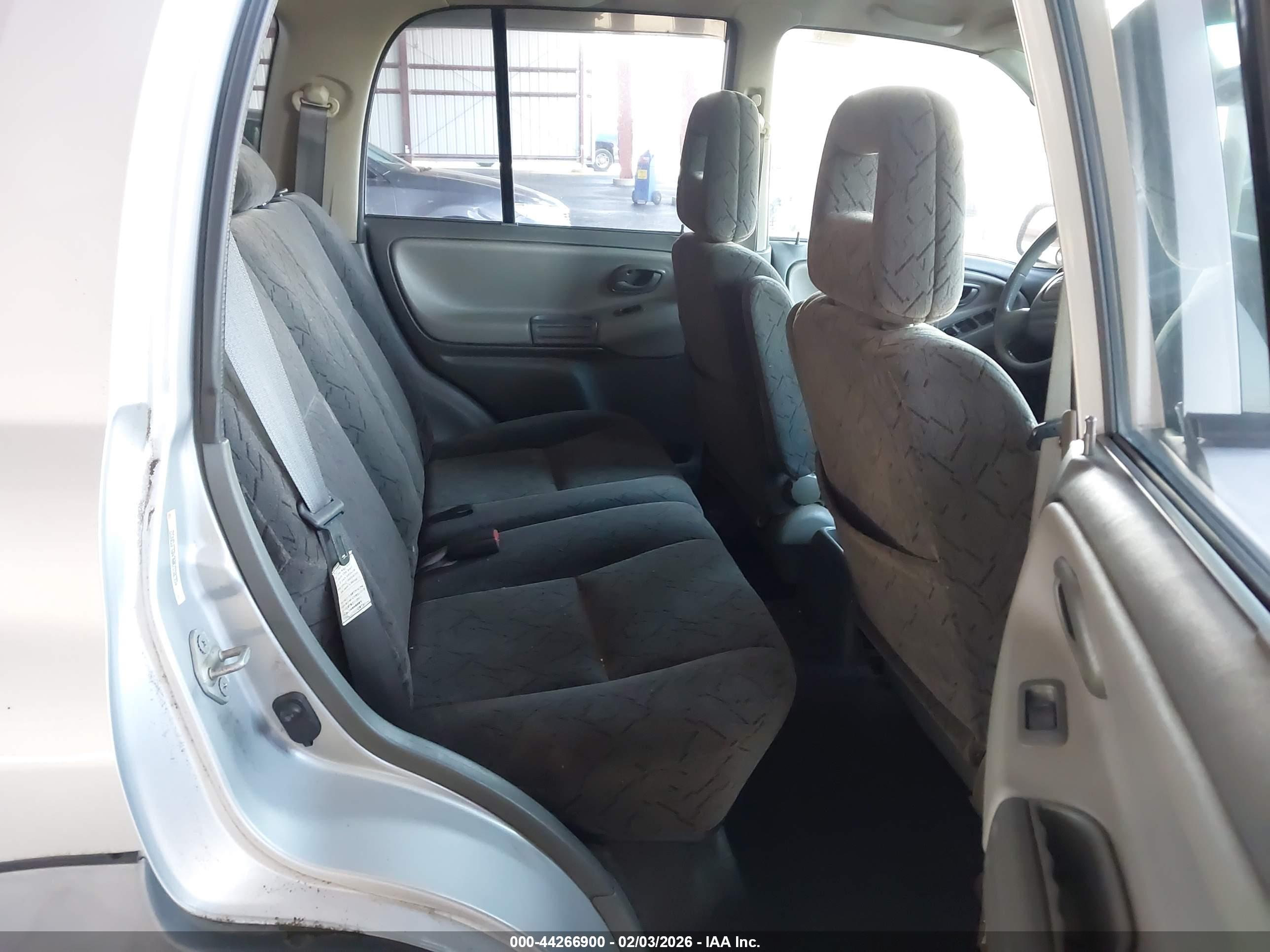 CHEVROLET TRACKER image 8