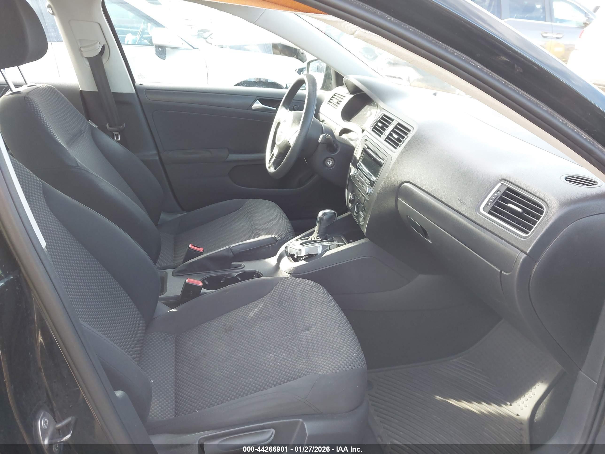VOLKSWAGEN JETTA image 5
