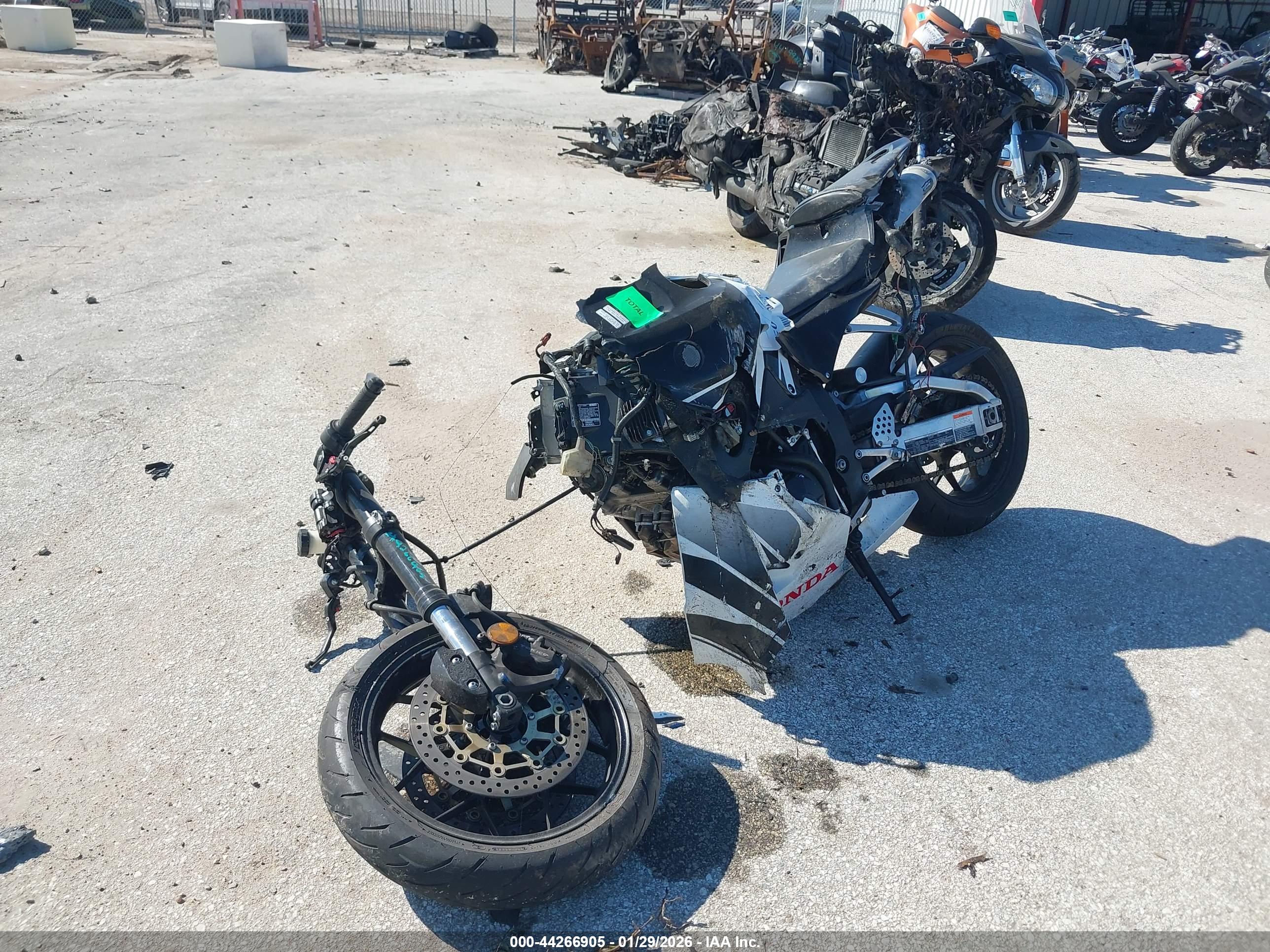 HONDA CBR600 image 2