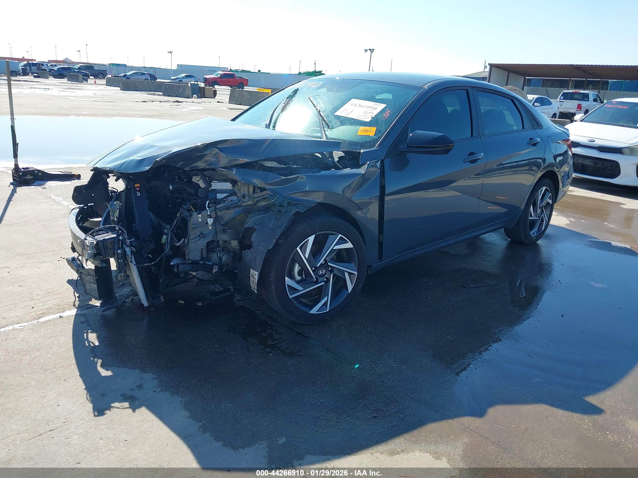 HYUNDAI ELANTRA image 2