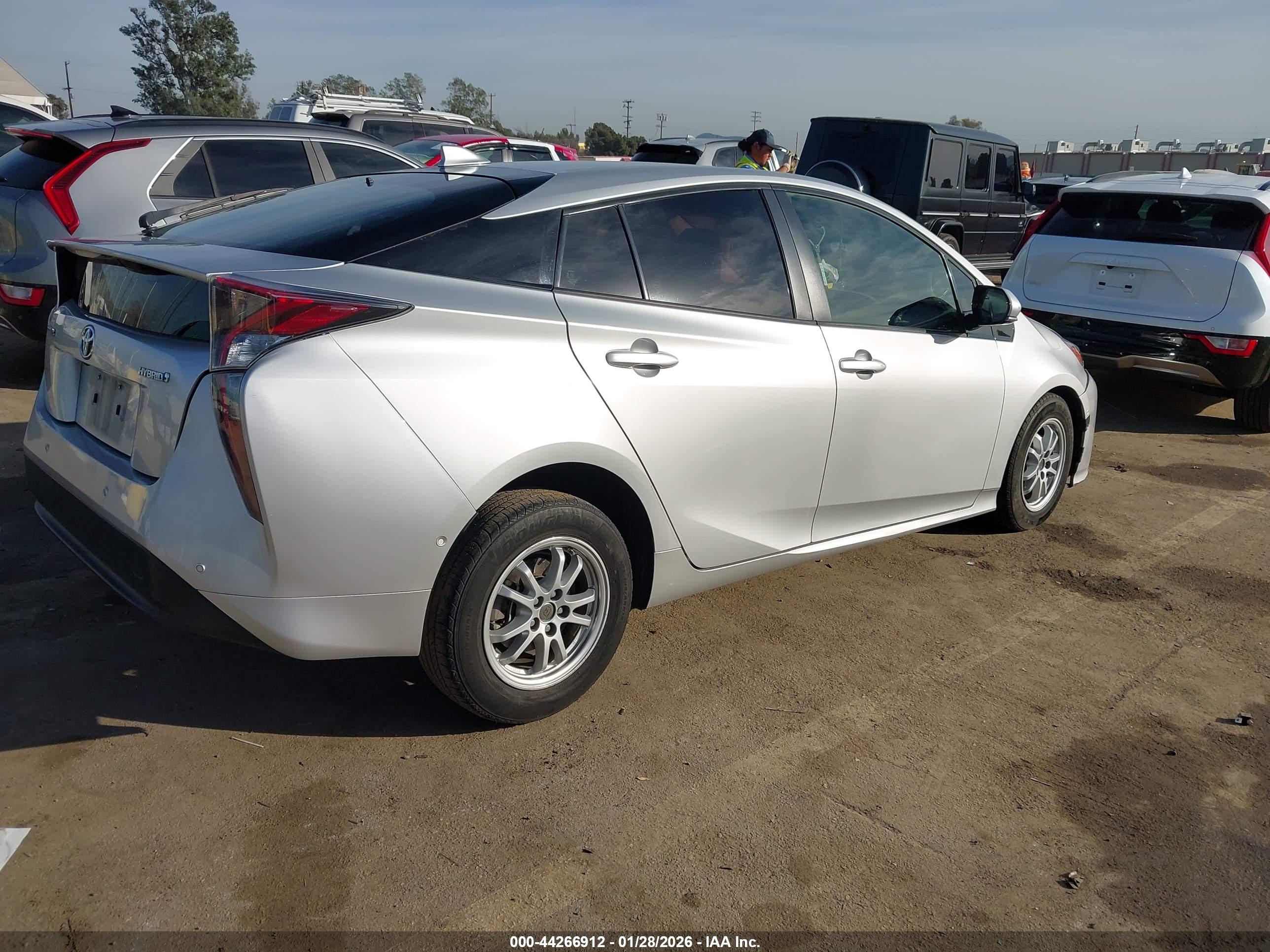 TOYOTA PRIUS image 4