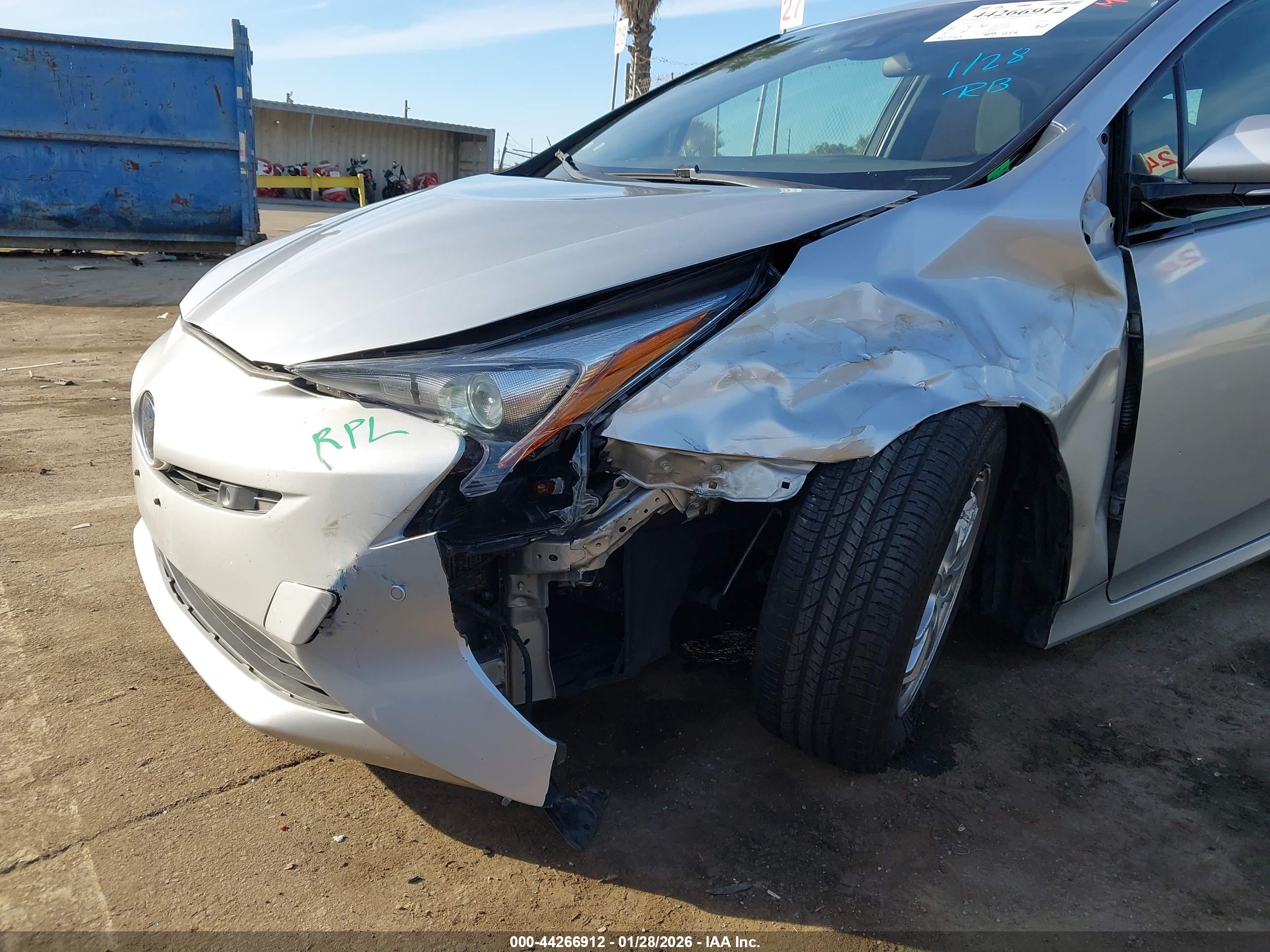 TOYOTA PRIUS image 6