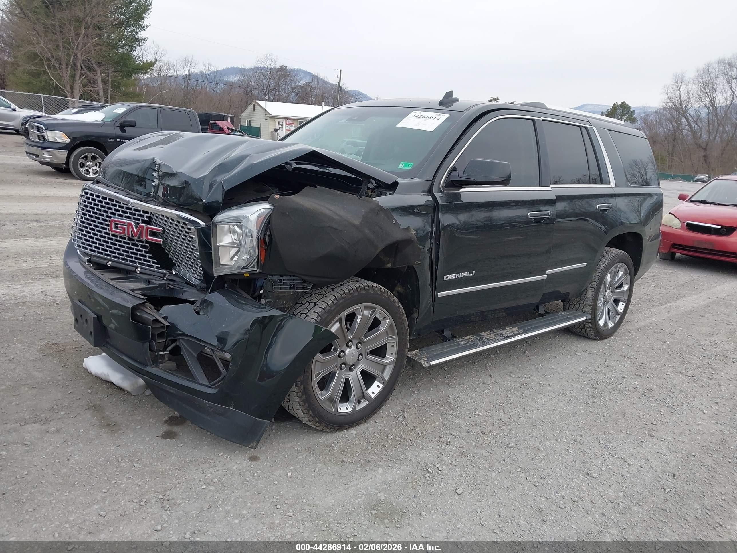 GMC YUKON image 2