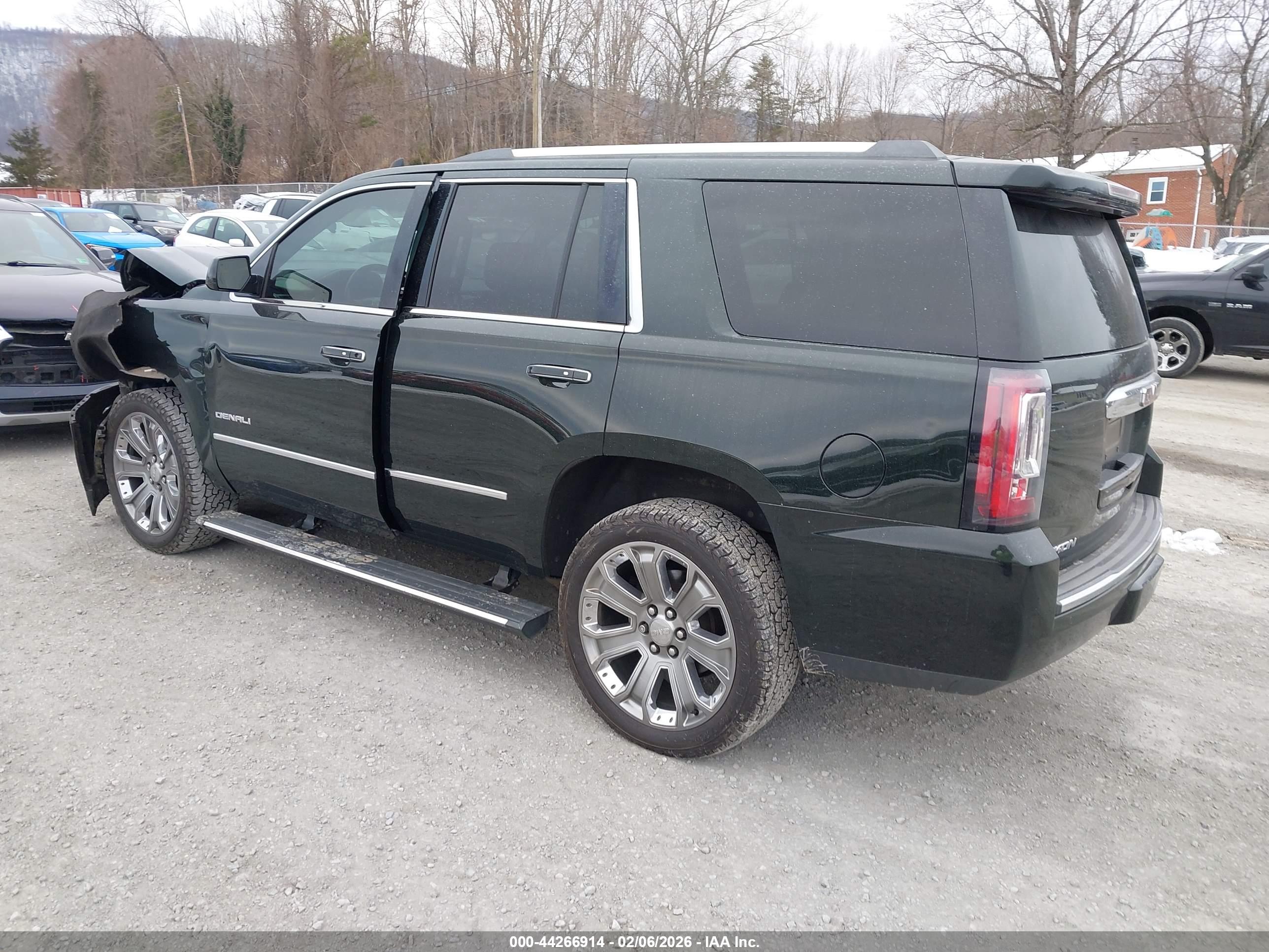 GMC YUKON image 3