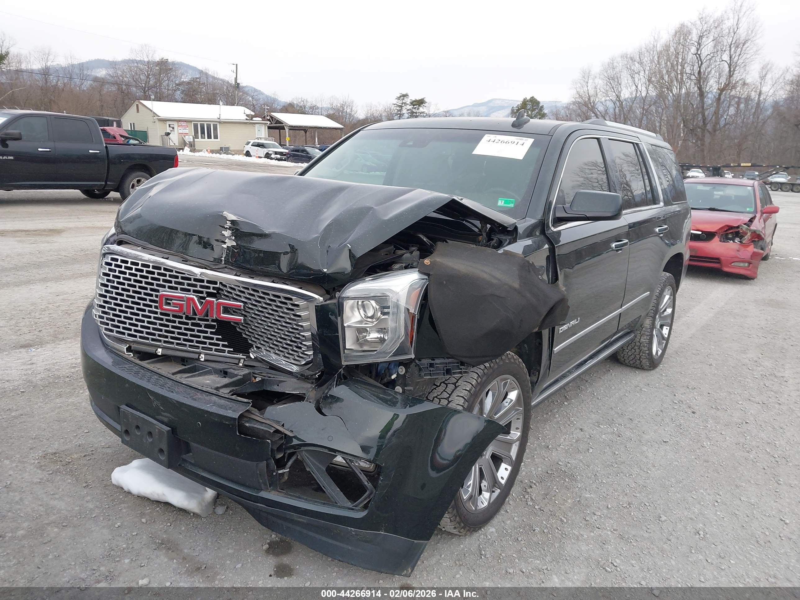 GMC YUKON image 6