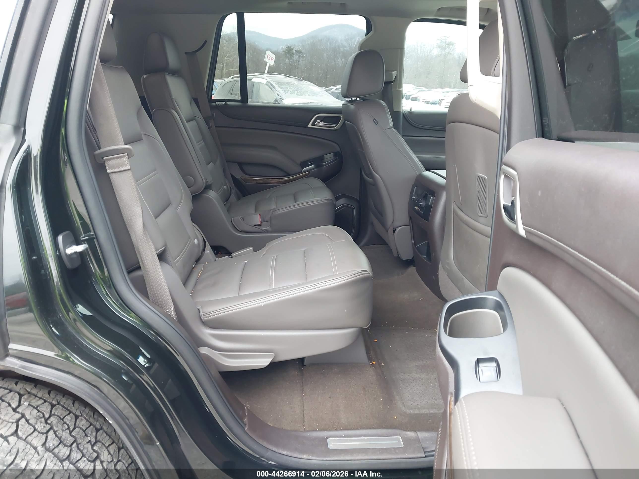 GMC YUKON image 8