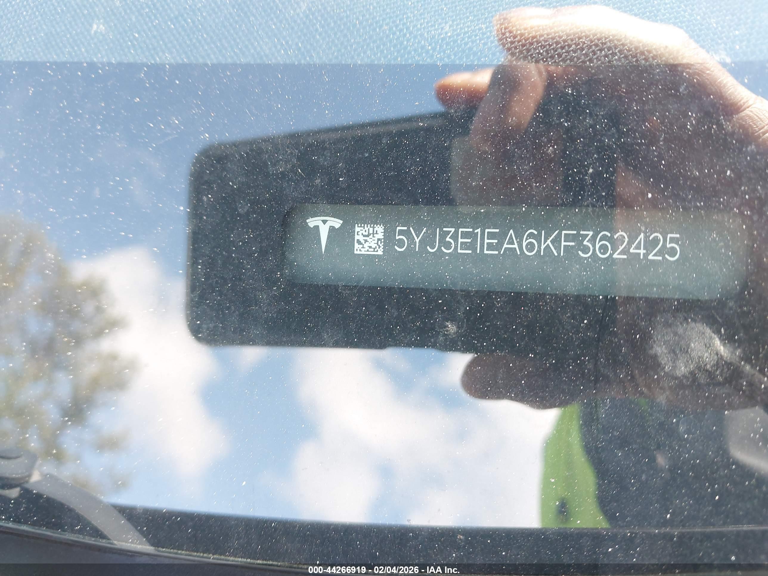 TESLA MODEL image 9