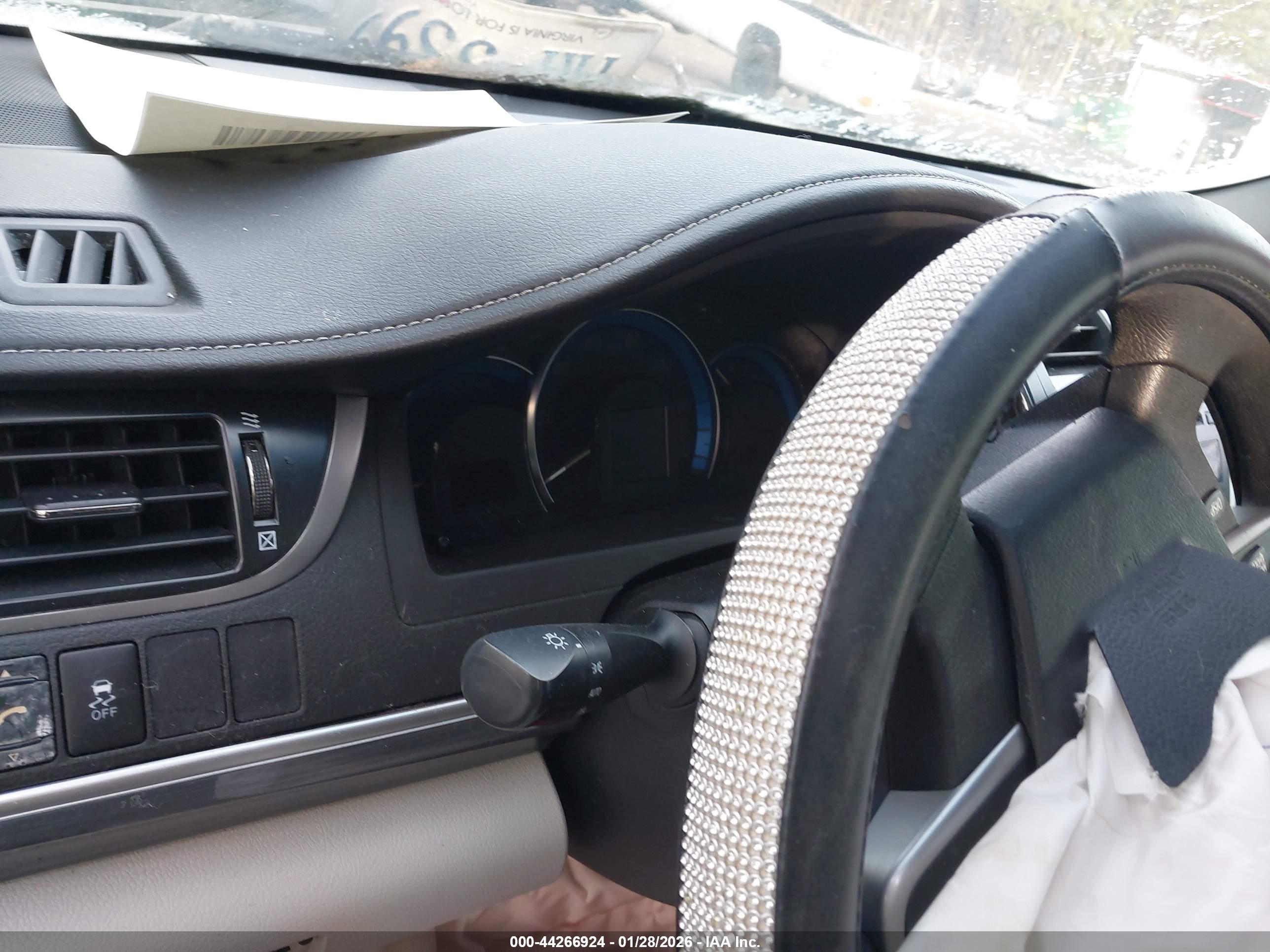 TOYOTA CAMRY image 7