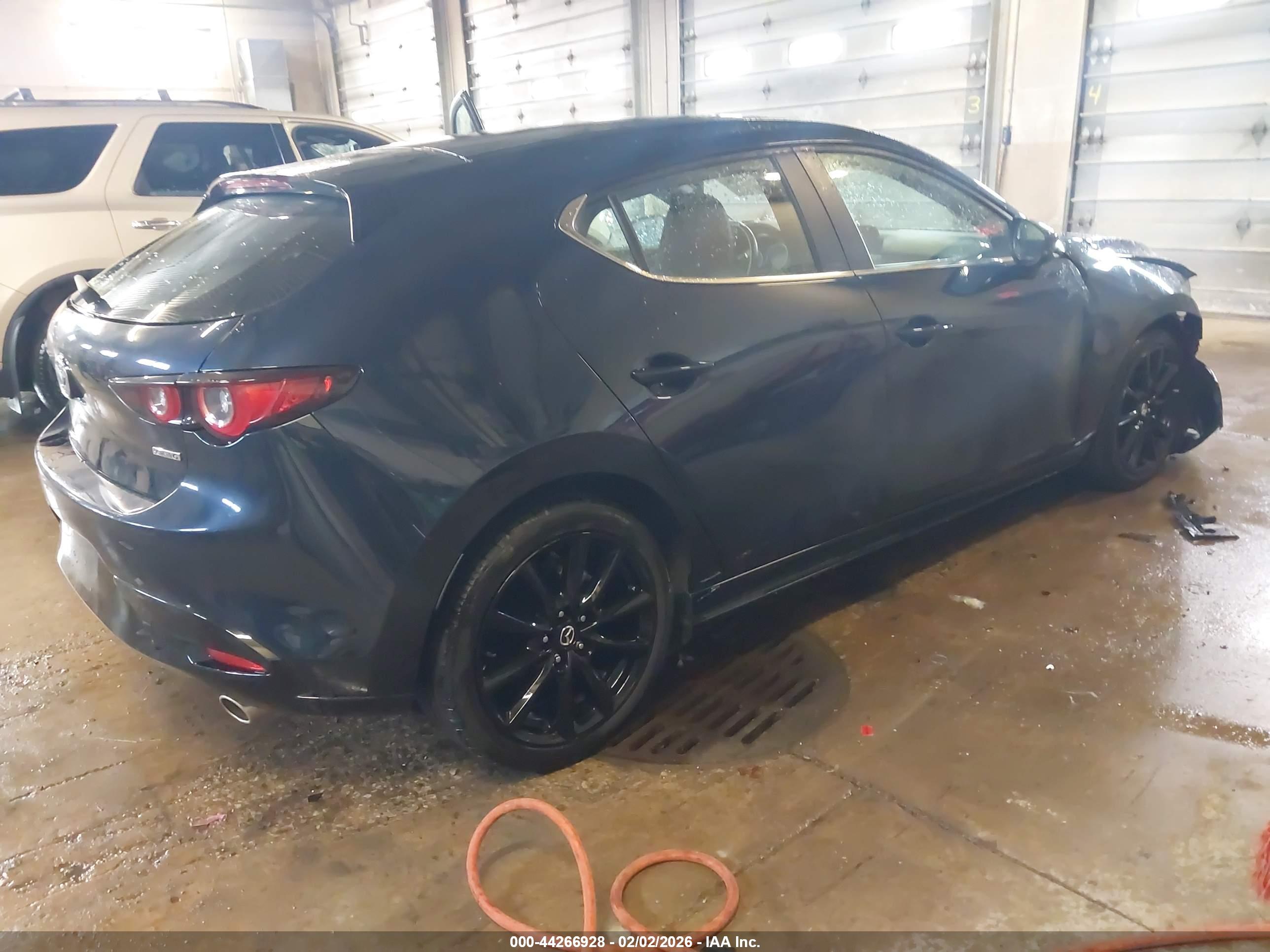MAZDA MAZDA3 image 4