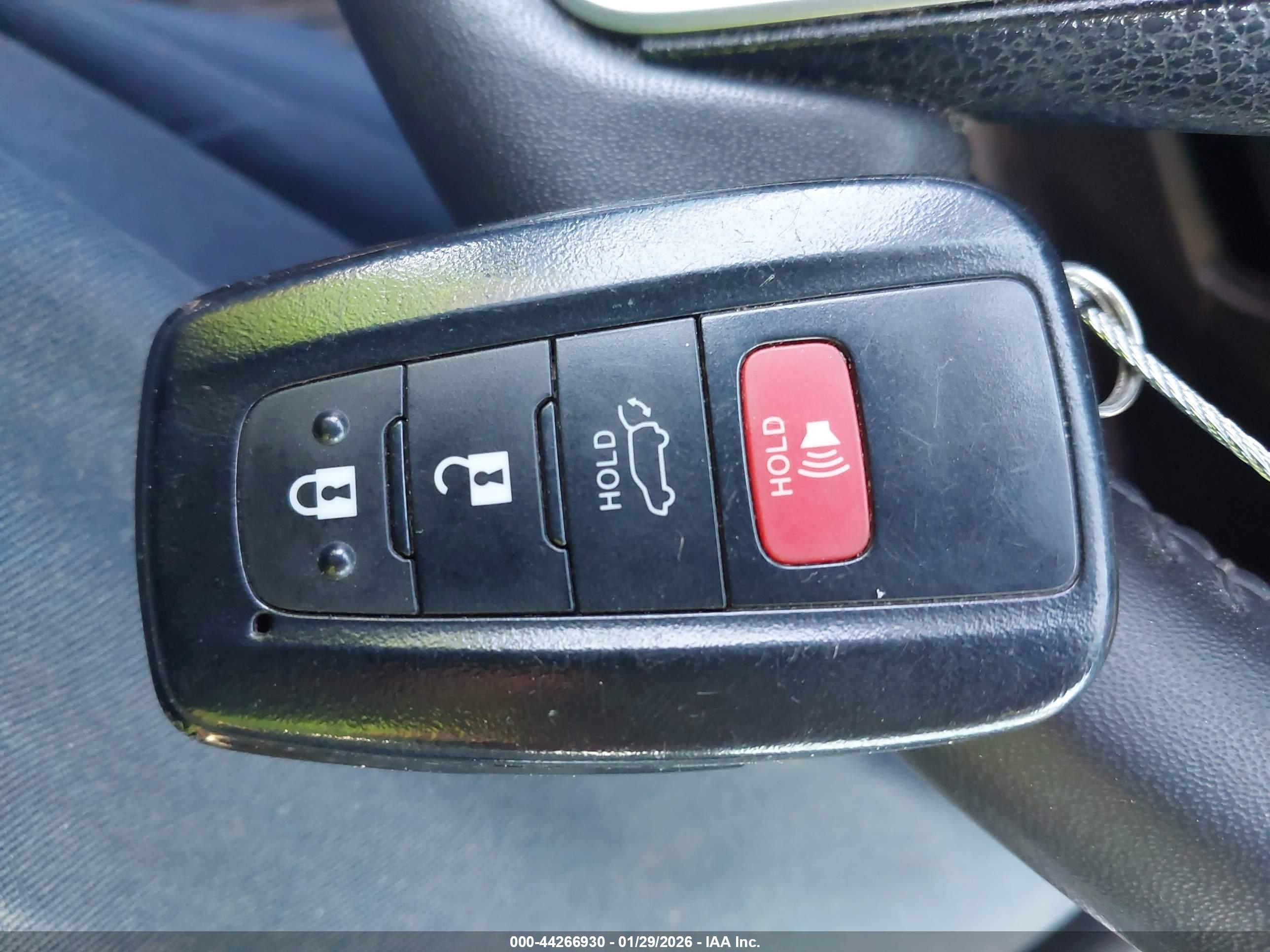 TOYOTA RAV4 image 11