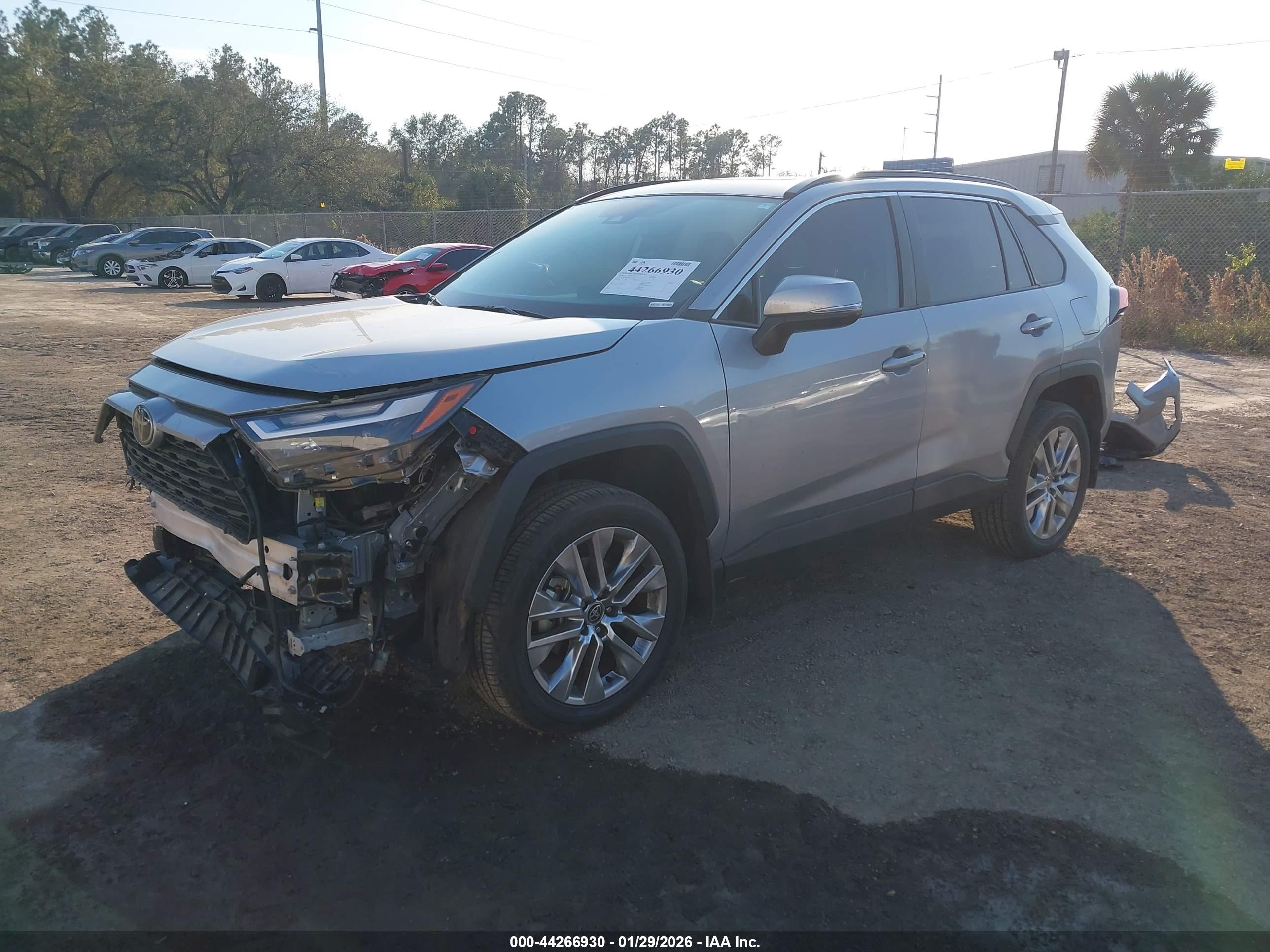 TOYOTA RAV4 image 2