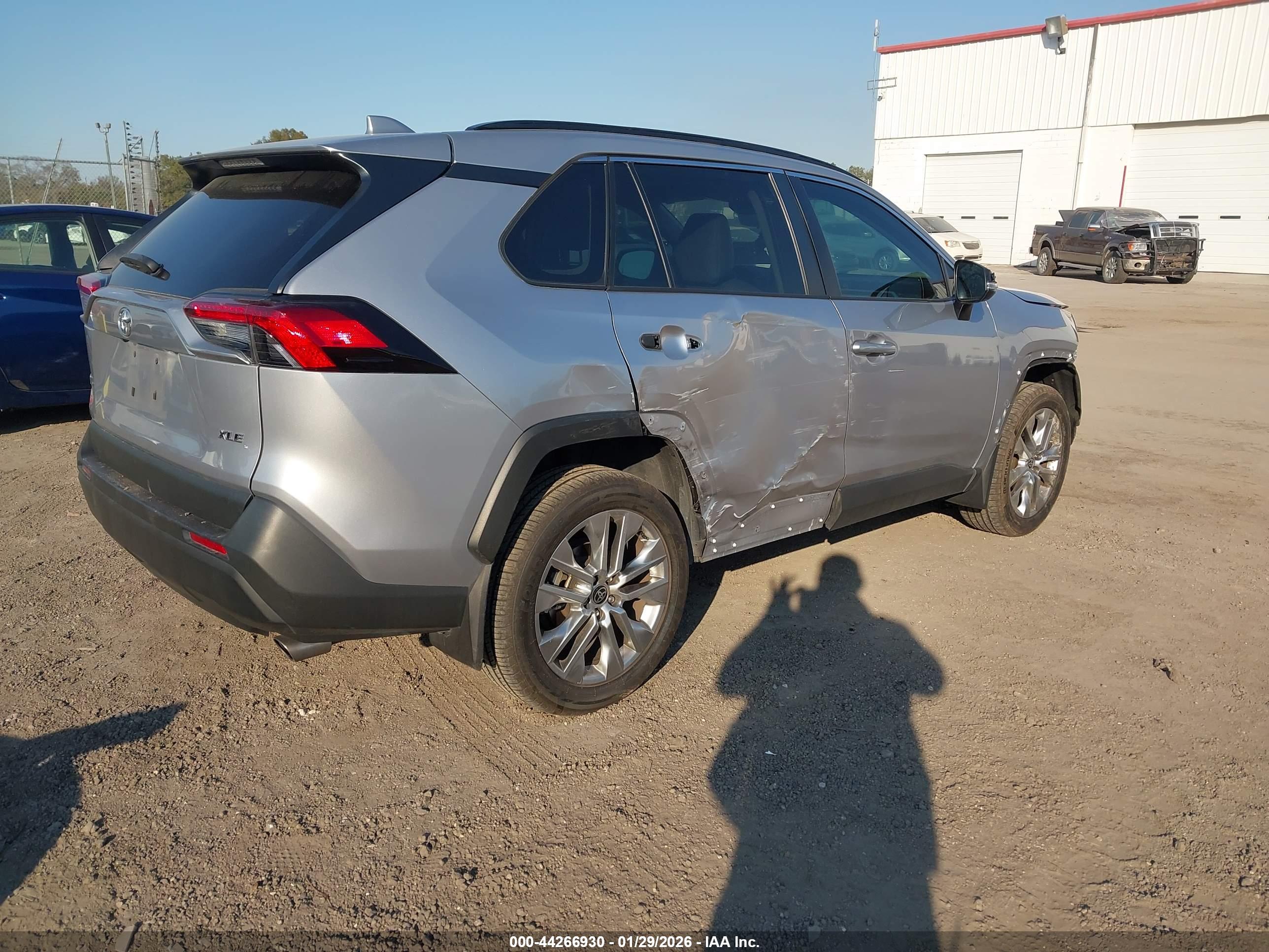 TOYOTA RAV4 image 4