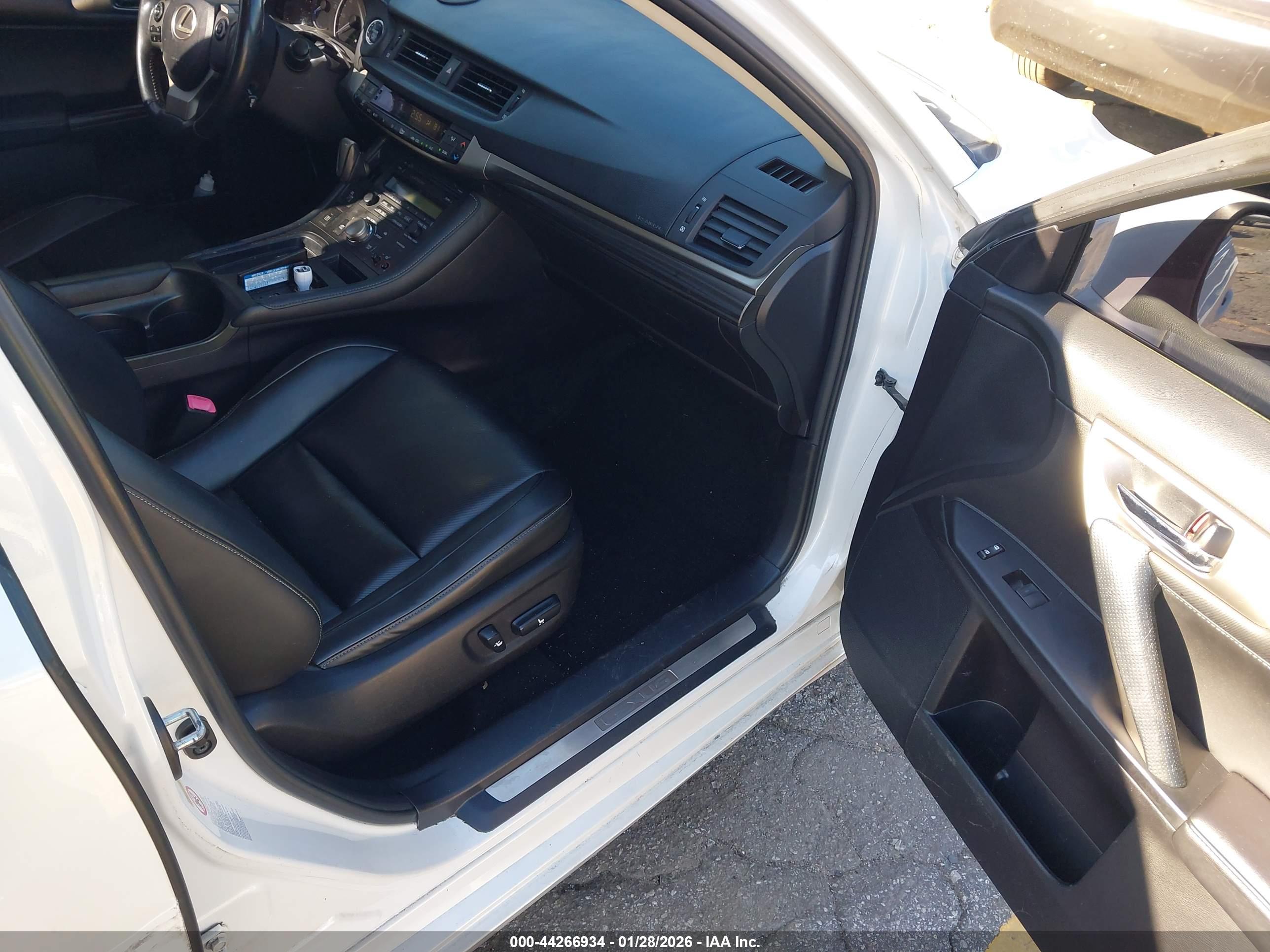 LEXUS CT image 5