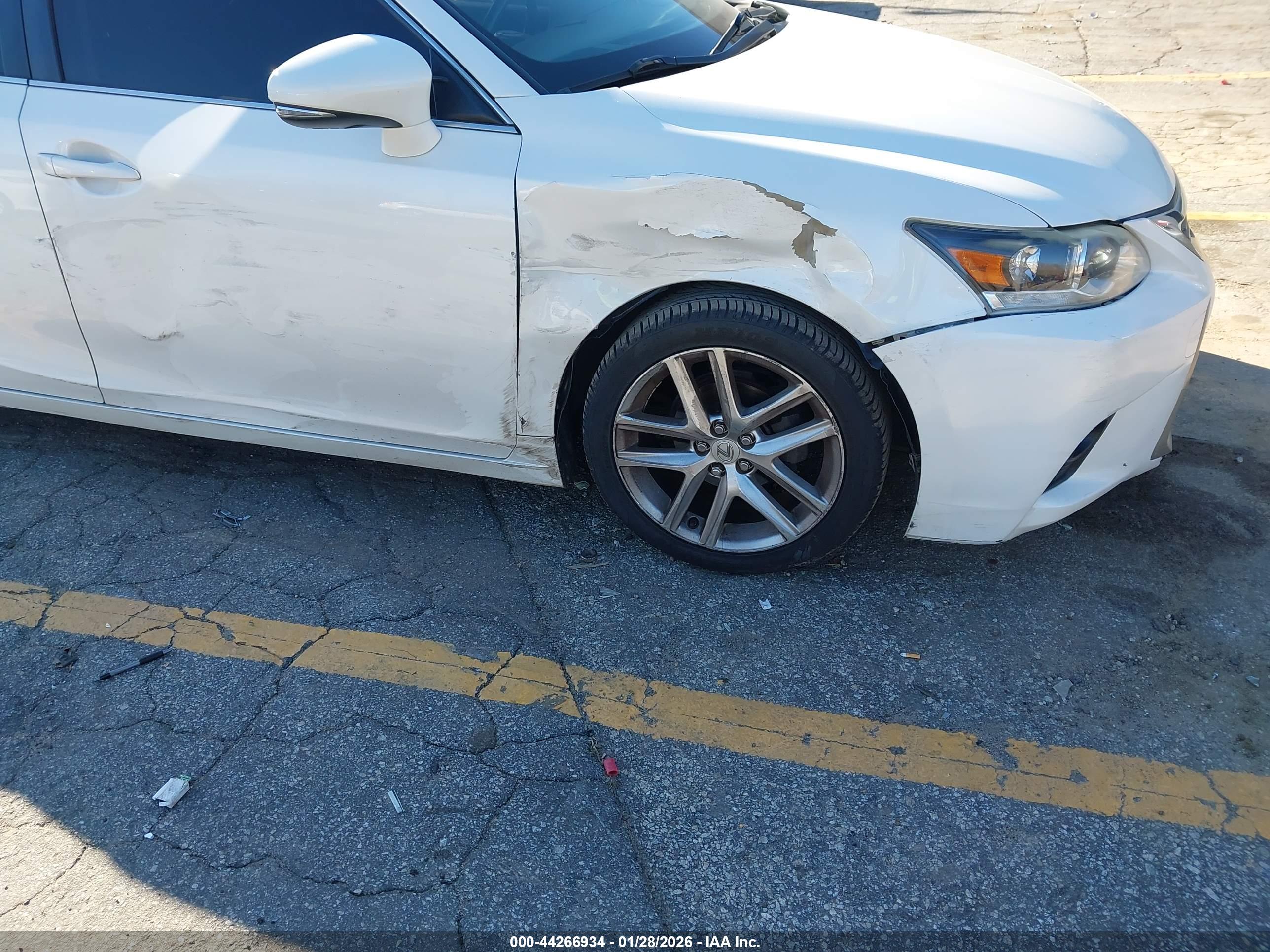 LEXUS CT image 6