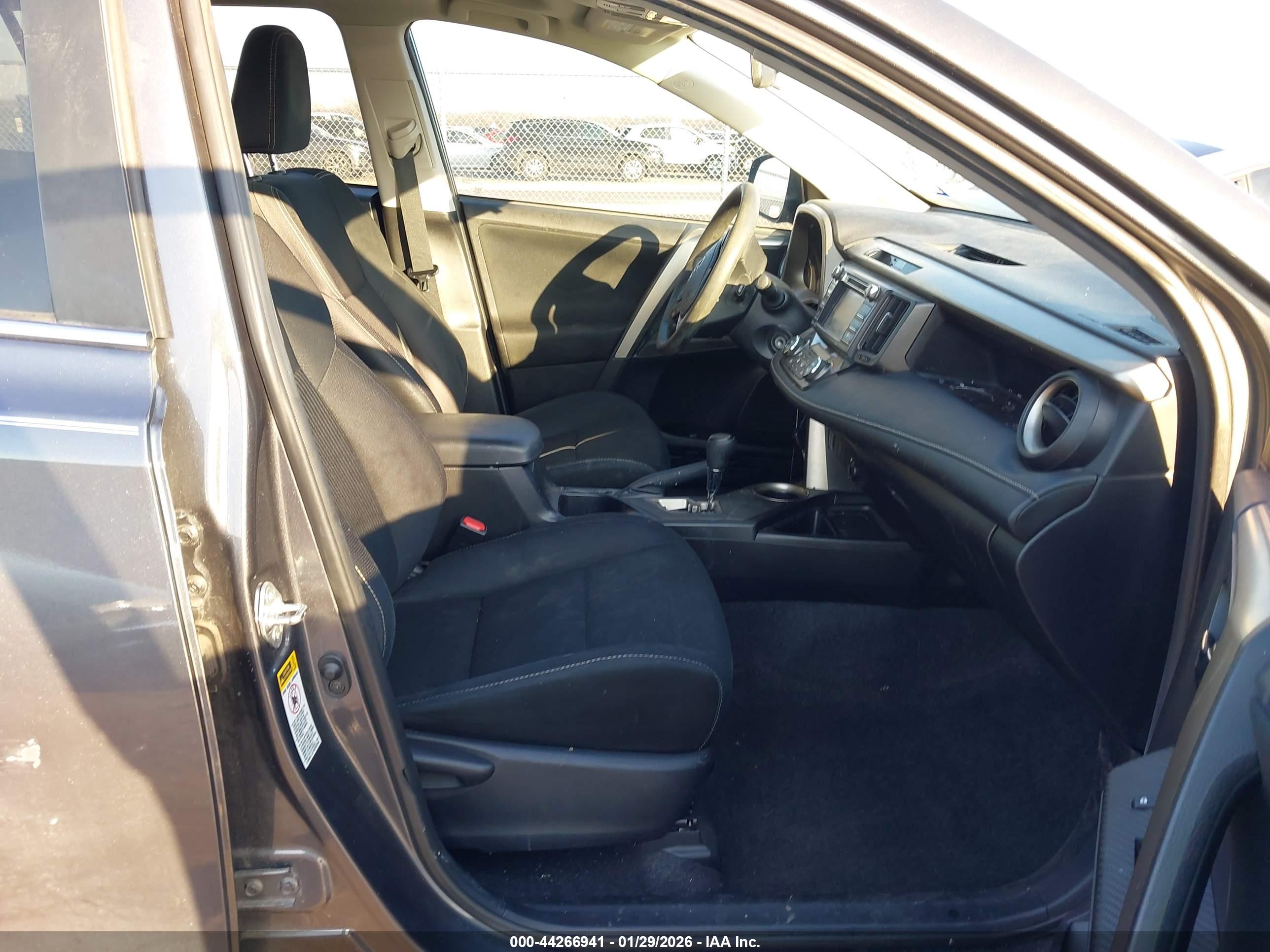 TOYOTA RAV4 image 5