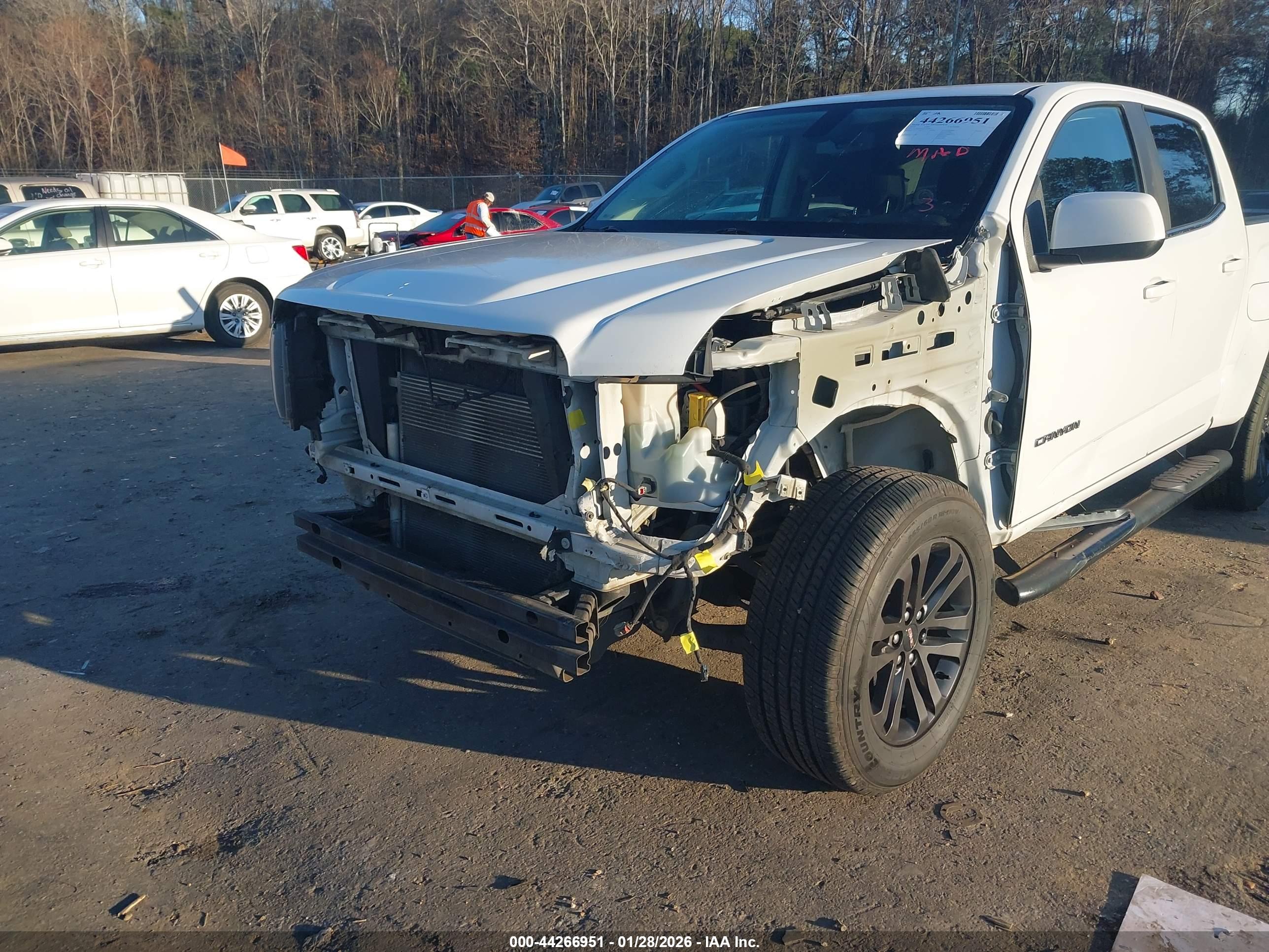 GMC CANYON image 6