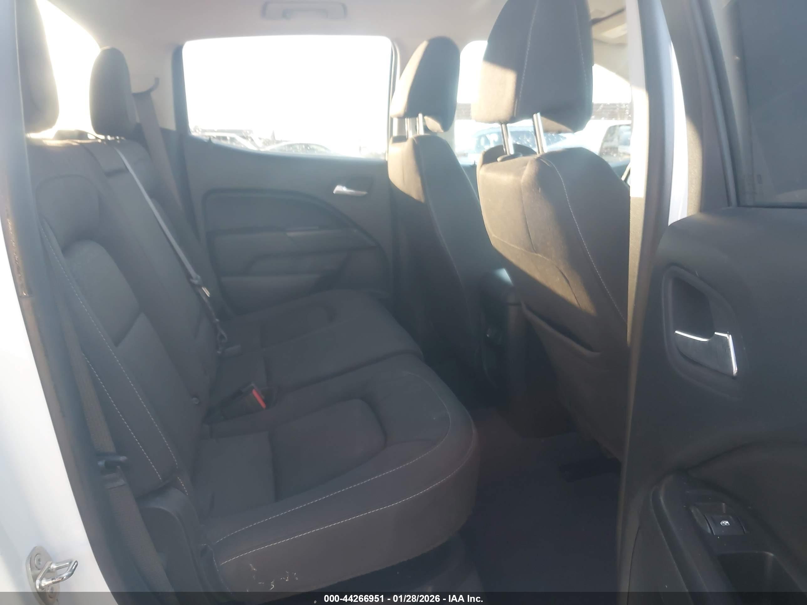 GMC CANYON image 8