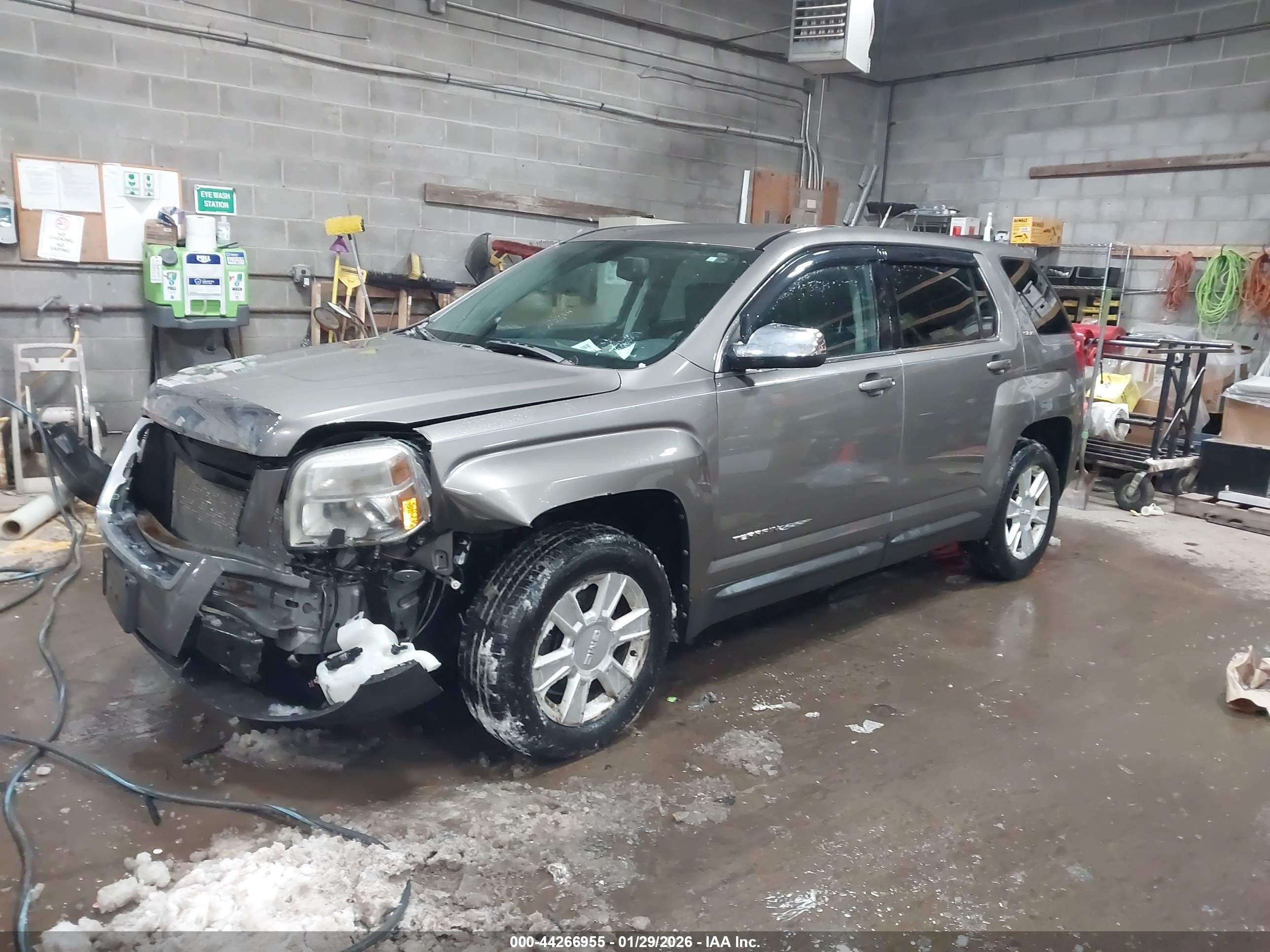 GMC TERRAIN image 2