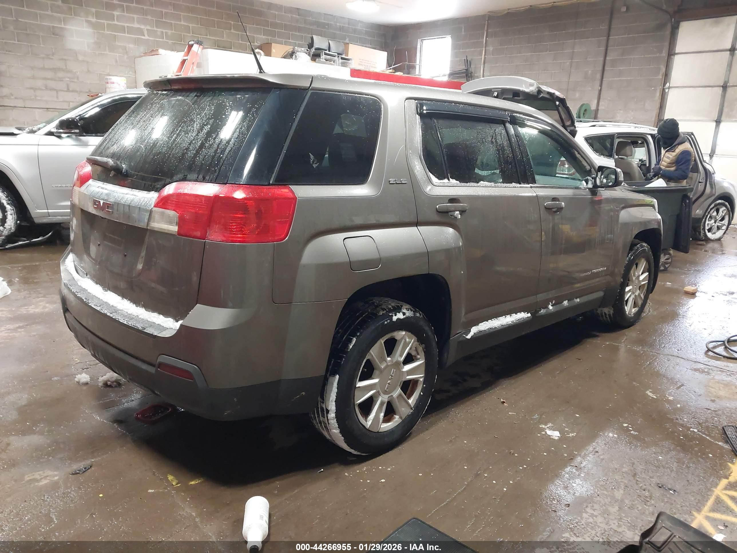 GMC TERRAIN image 4