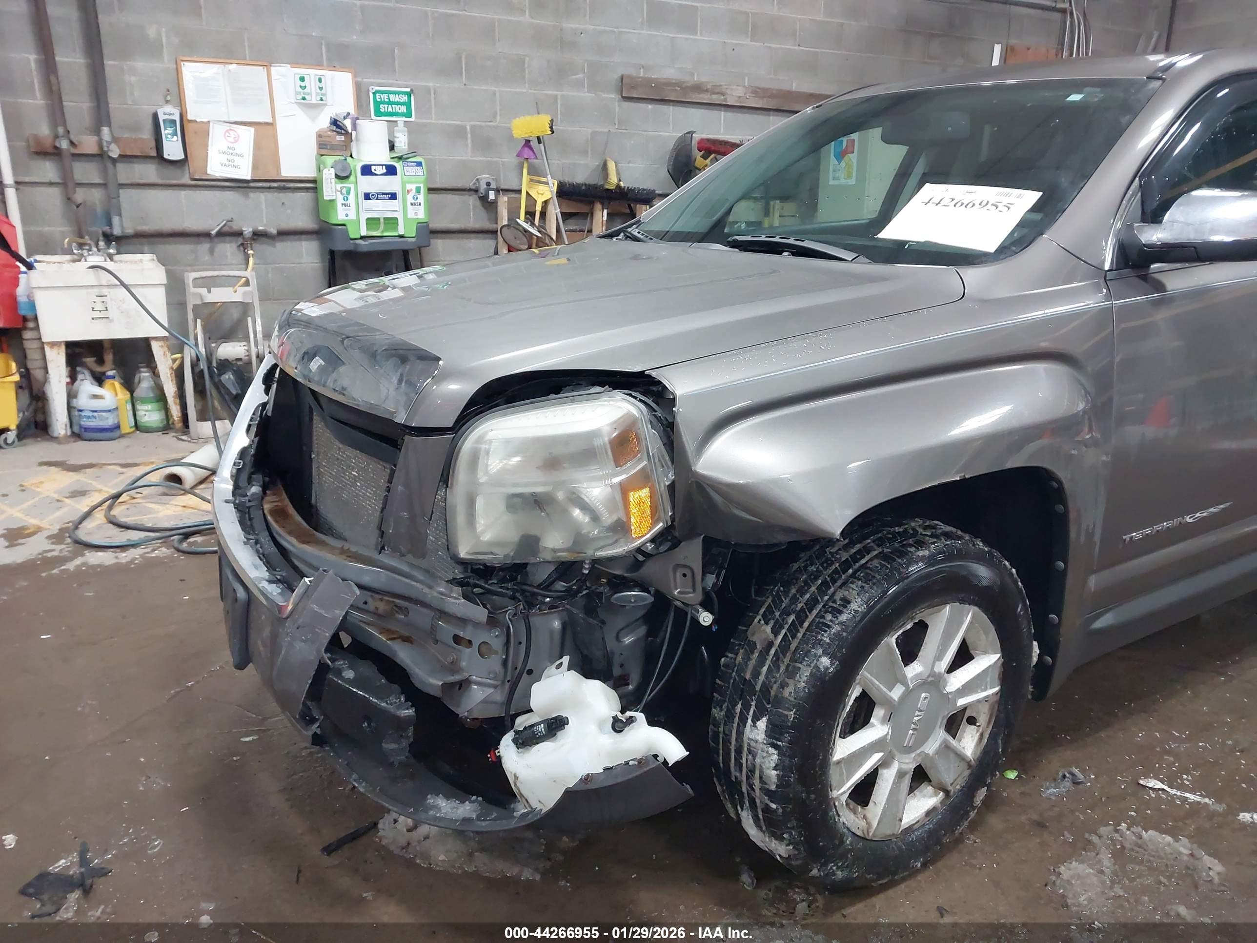 GMC TERRAIN image 6