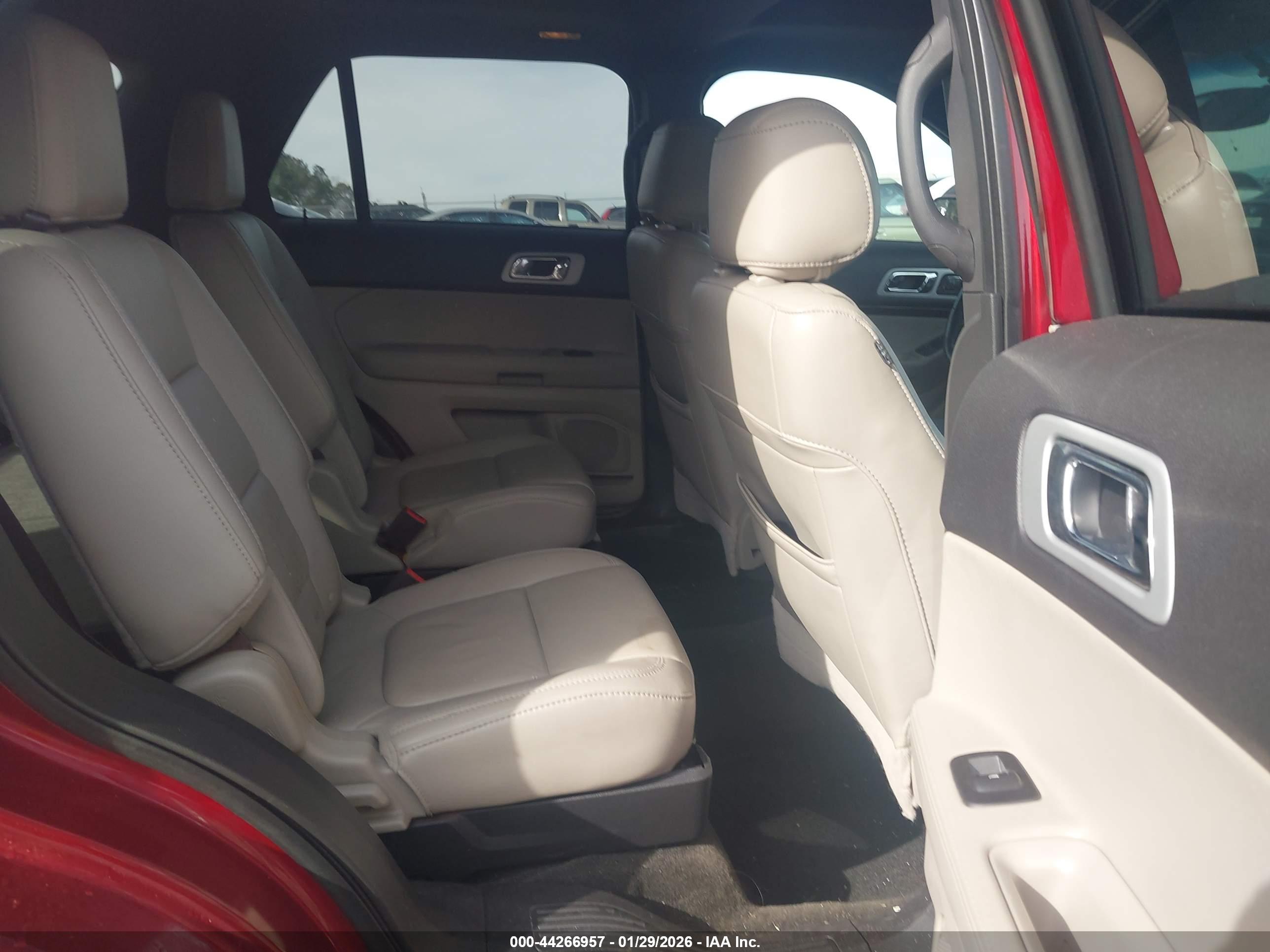 FORD EXPLORER image 8