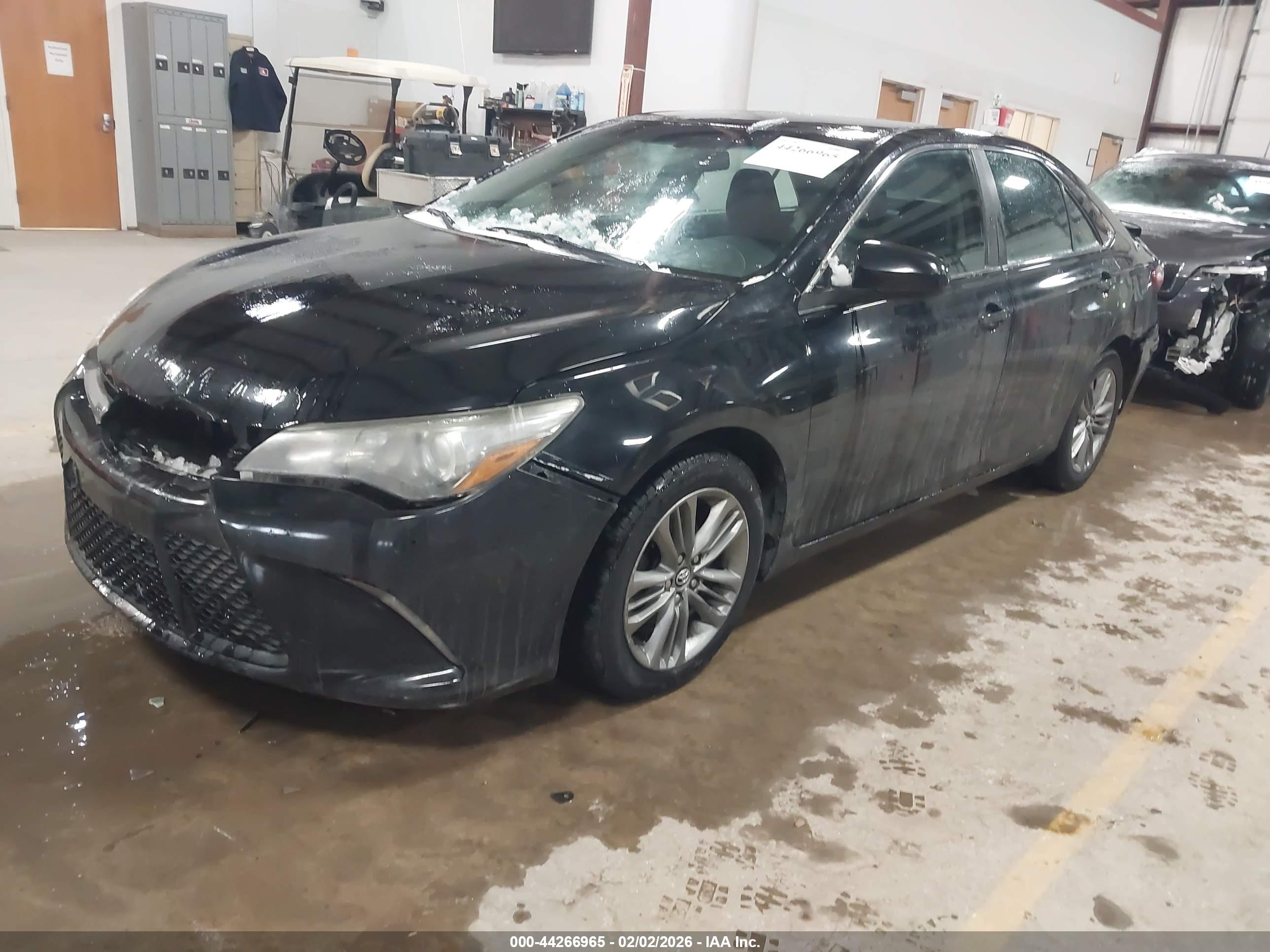 TOYOTA CAMRY image 2