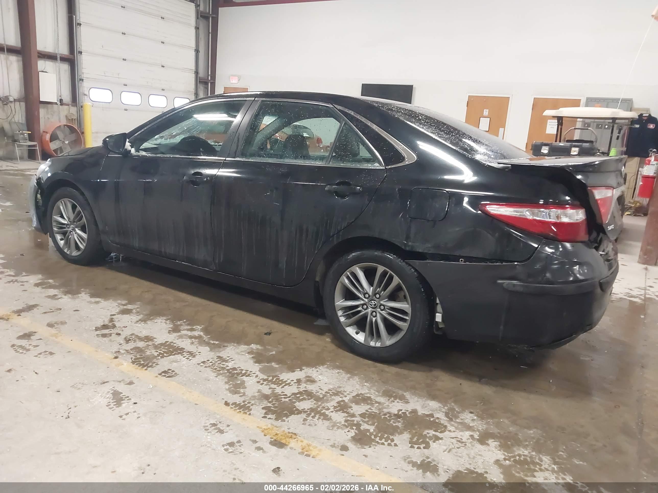 TOYOTA CAMRY image 3