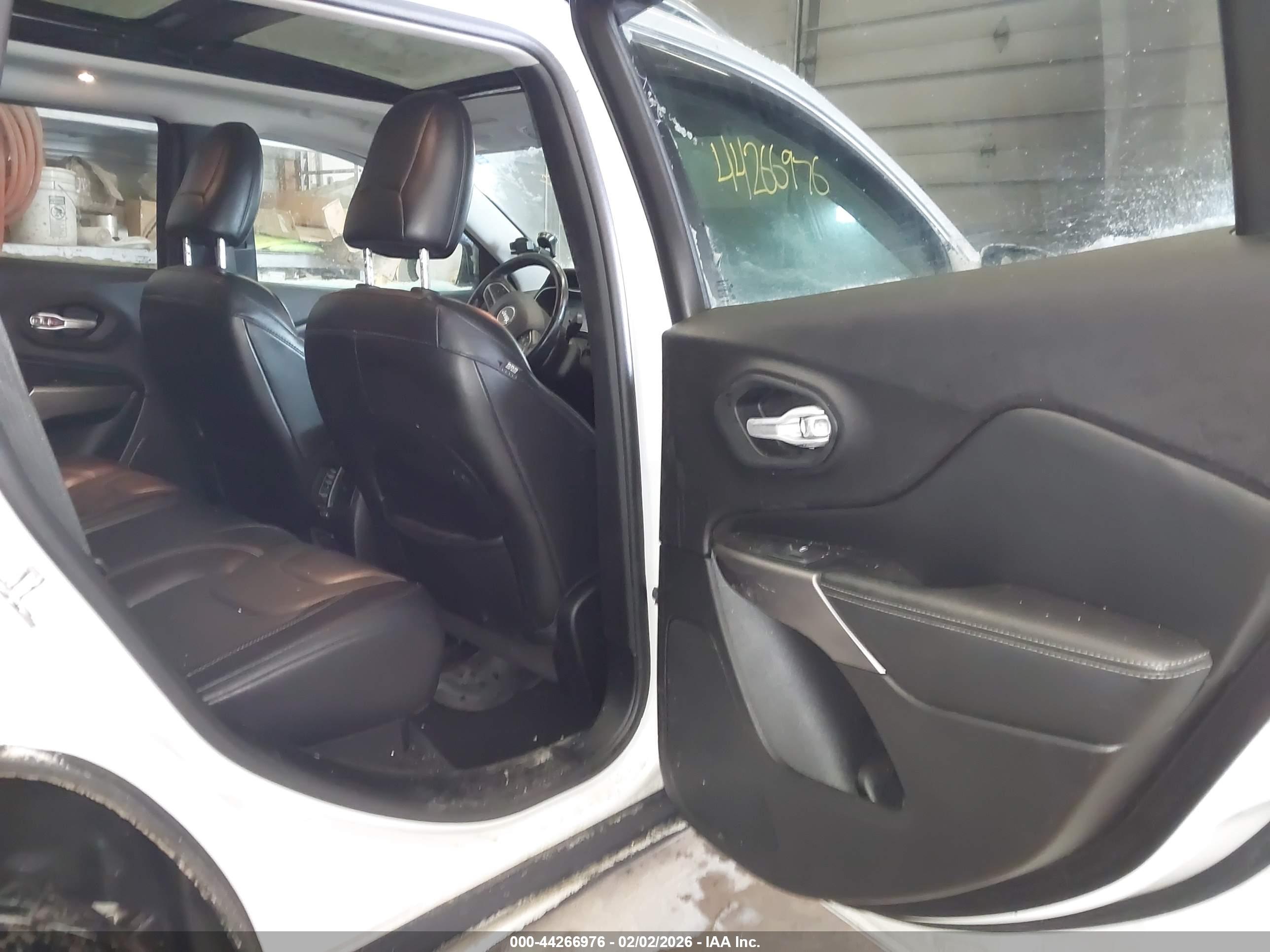 JEEP CHEROKEE image 8
