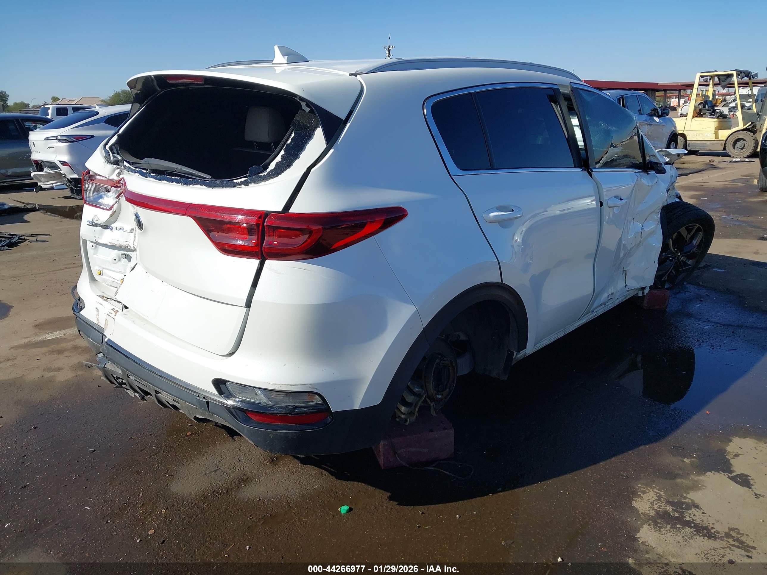 KIA SPORTAGE image 4