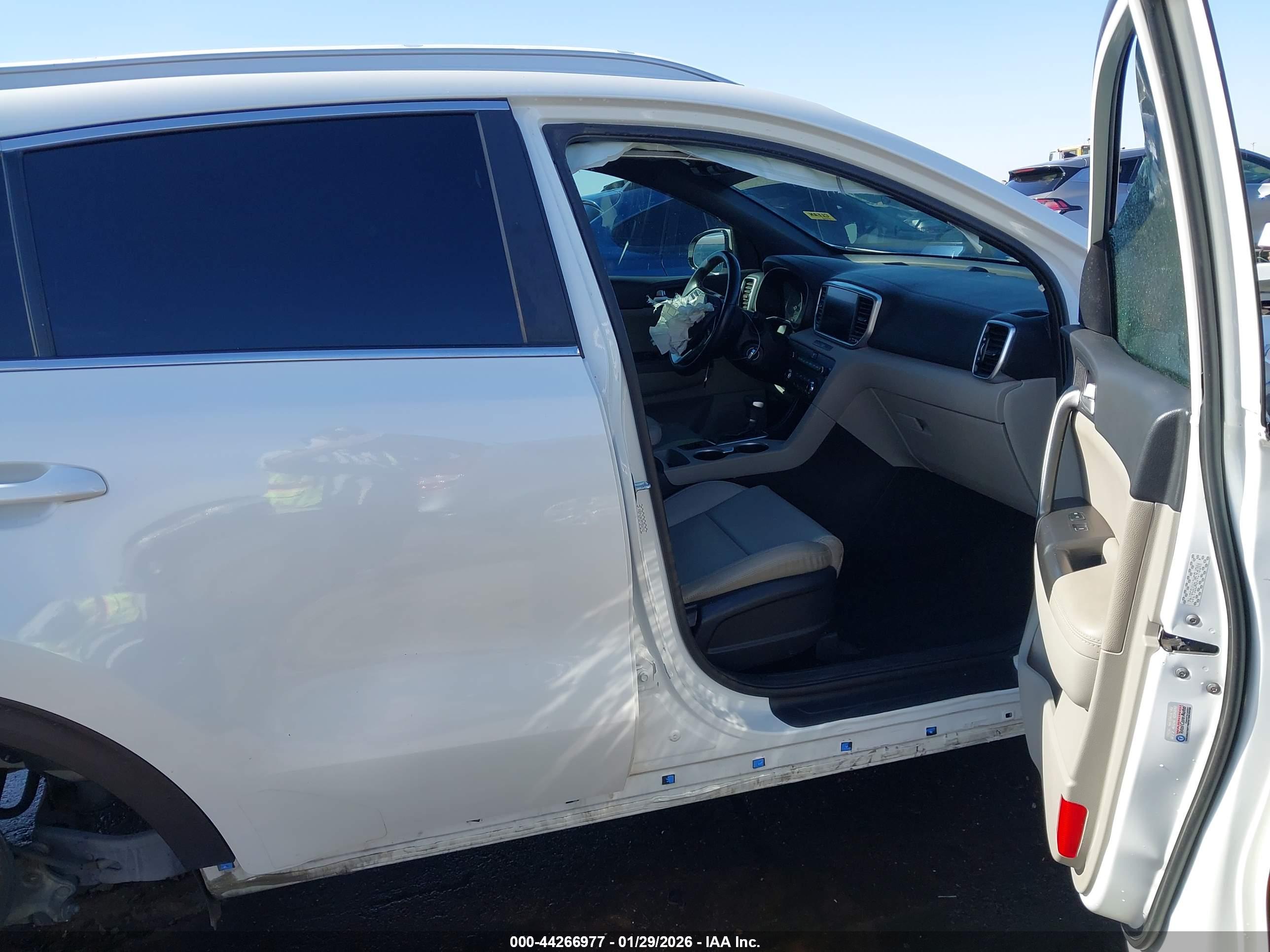 KIA SPORTAGE image 5