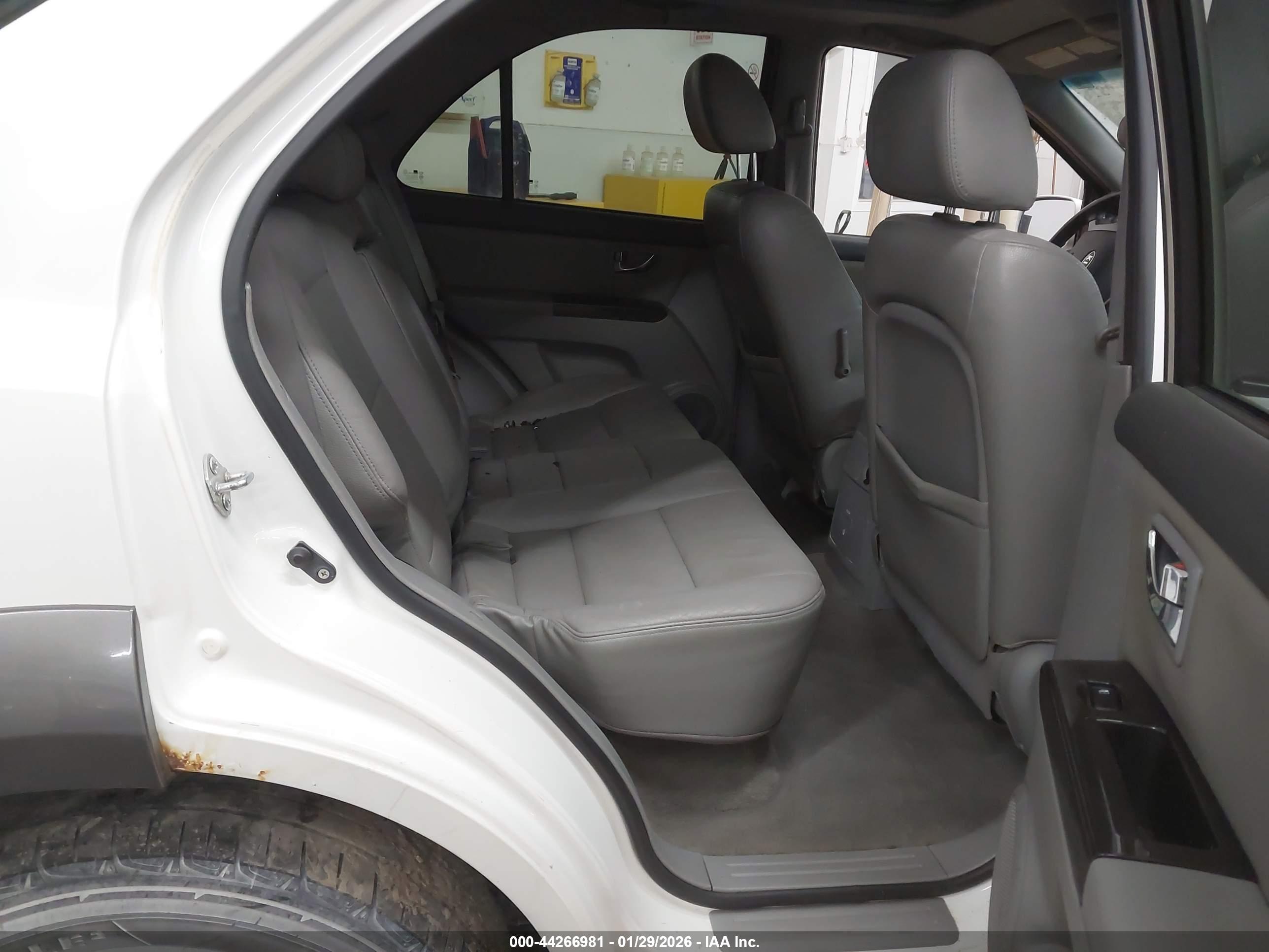 KIA SORENTO image 8